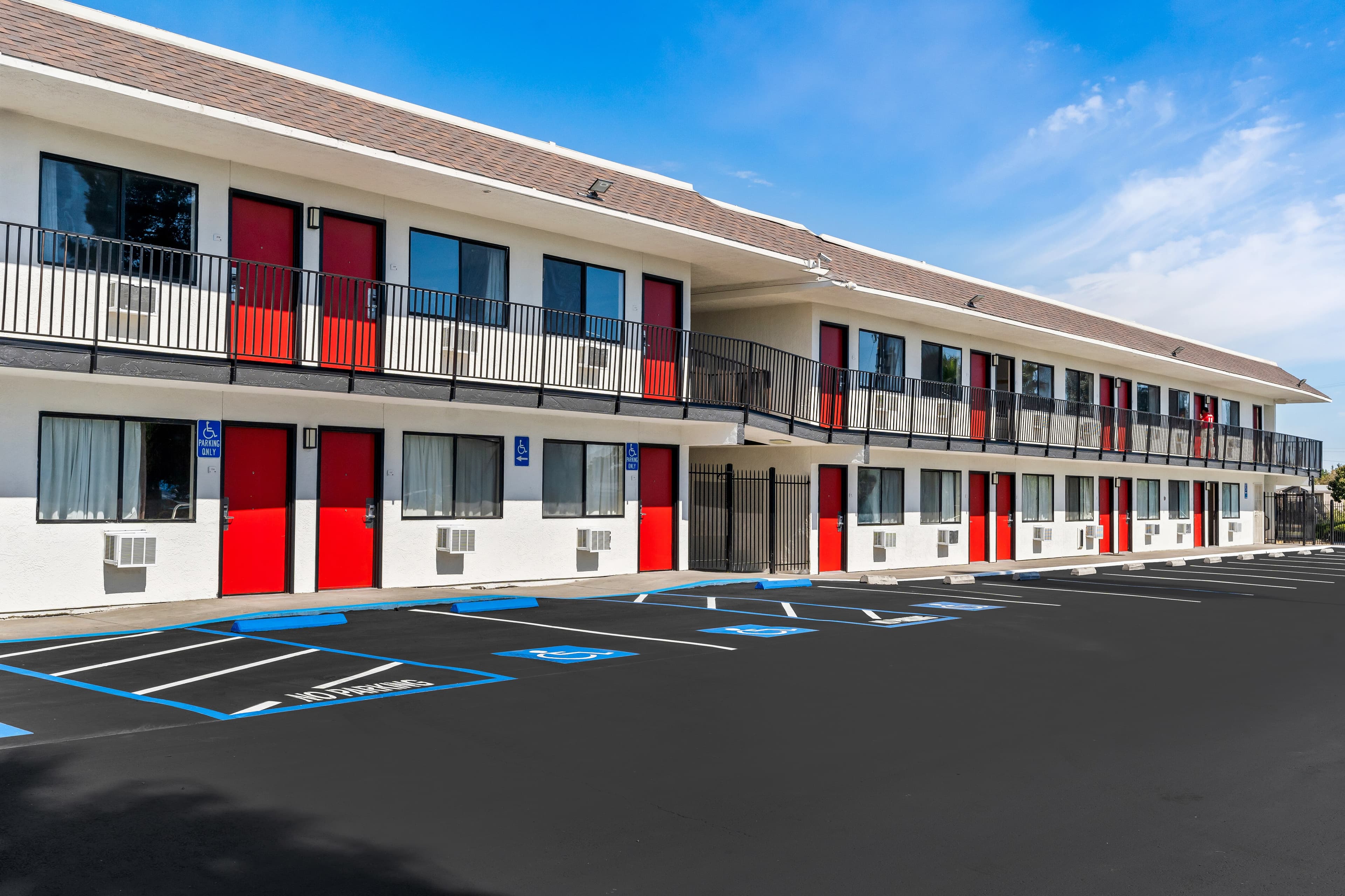 Econo Lodge Stockton near I-5 Fairgrounds - Image 1
