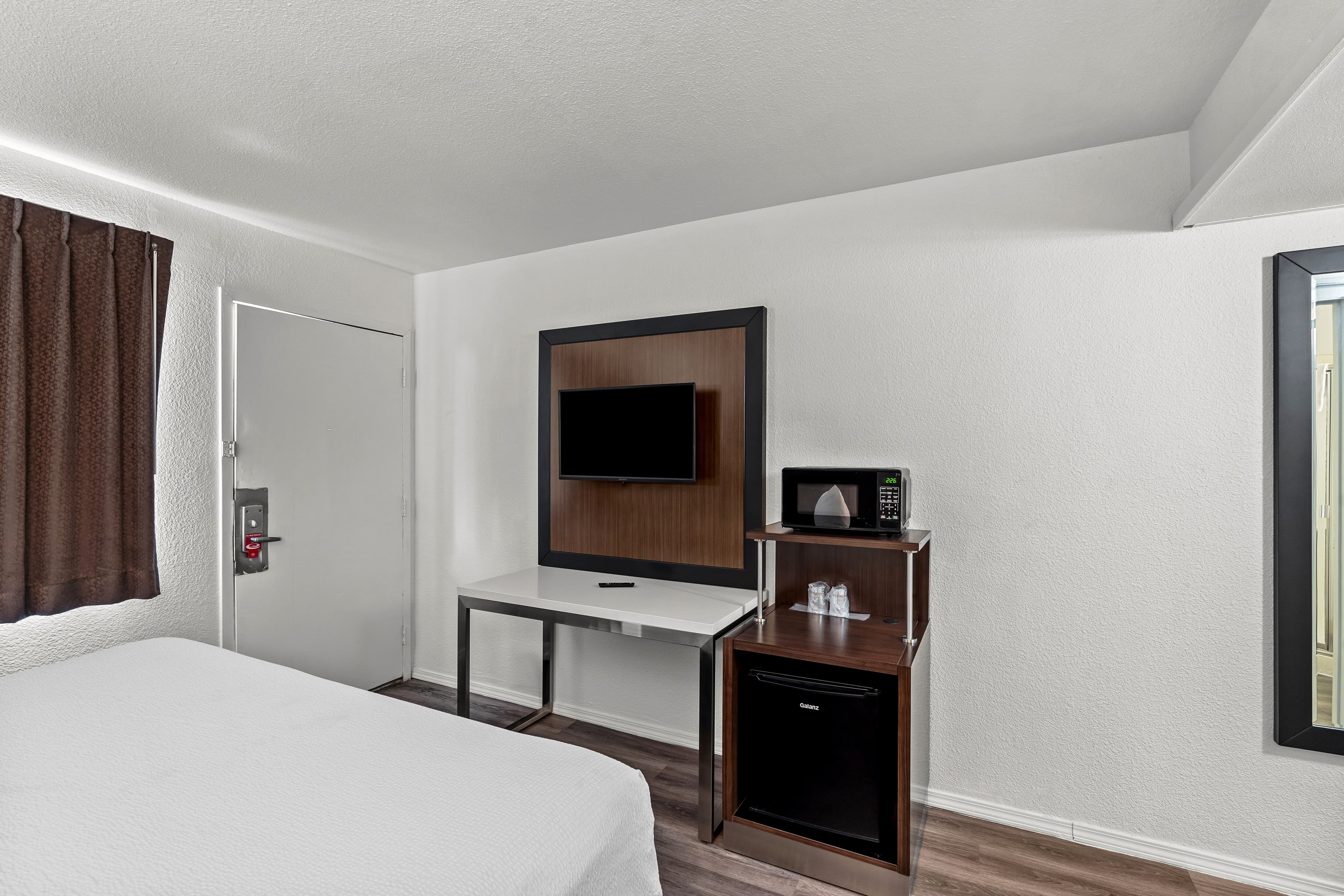 Econo Lodge Stockton near I-5 Fairgrounds — 8