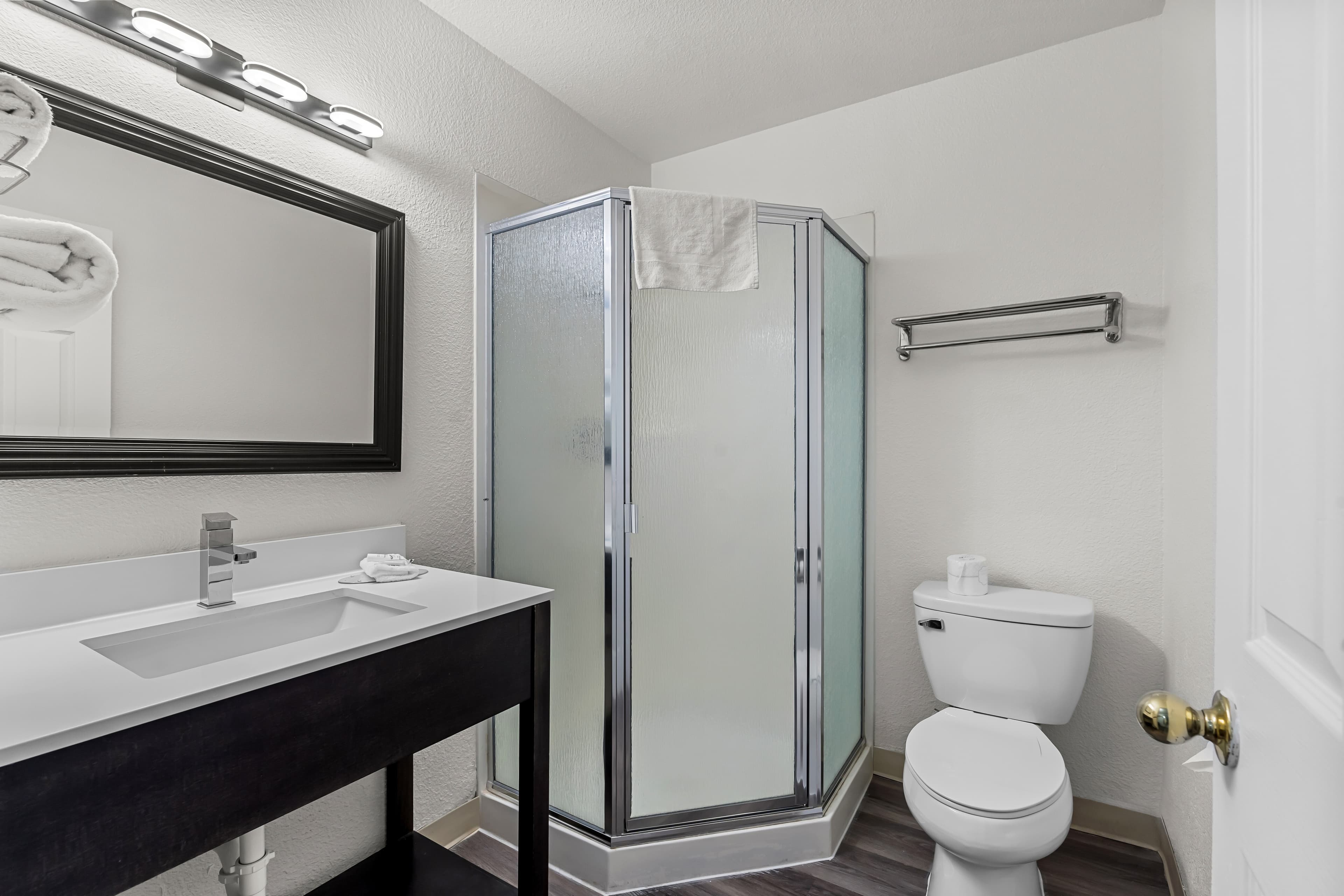 Econo Lodge Stockton near I-5 Fairgrounds — 11