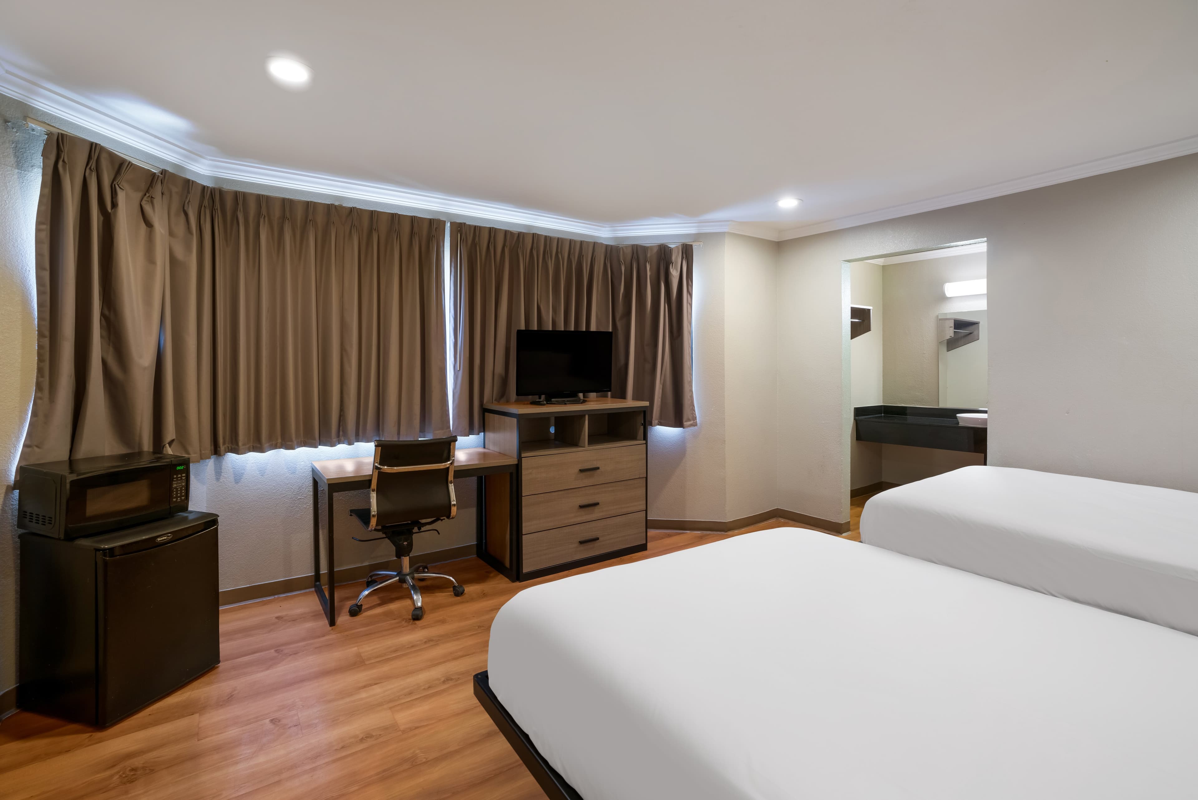Econo Lodge Vallejo Fairgrounds - Image 3