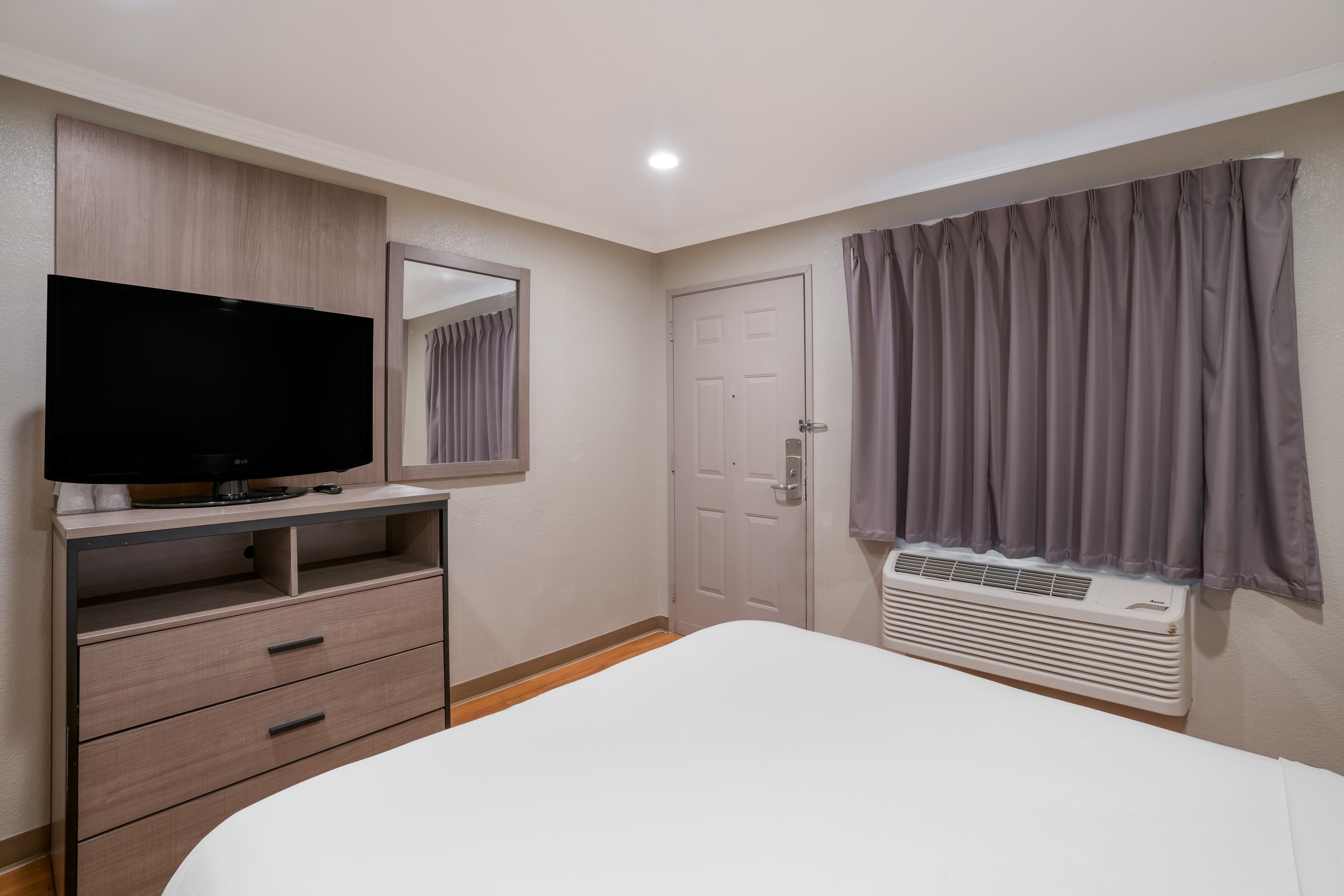 Econo Lodge Vallejo Fairgrounds — 24