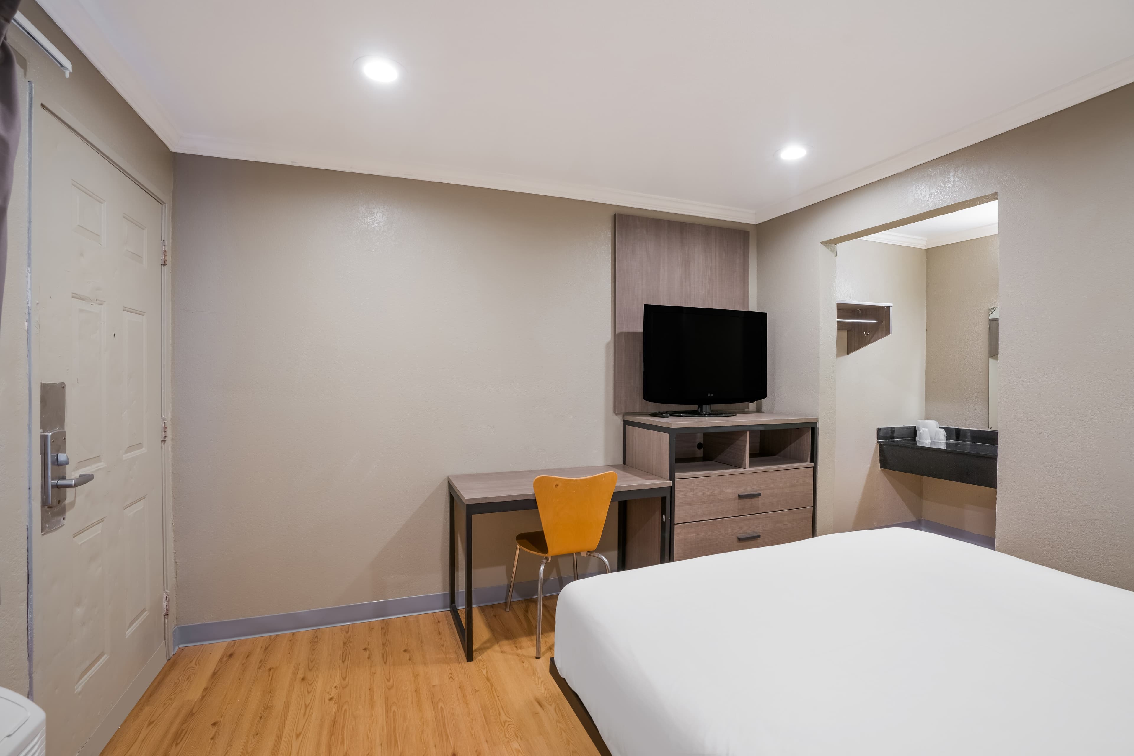 Econo Lodge Vallejo Fairgrounds — 19