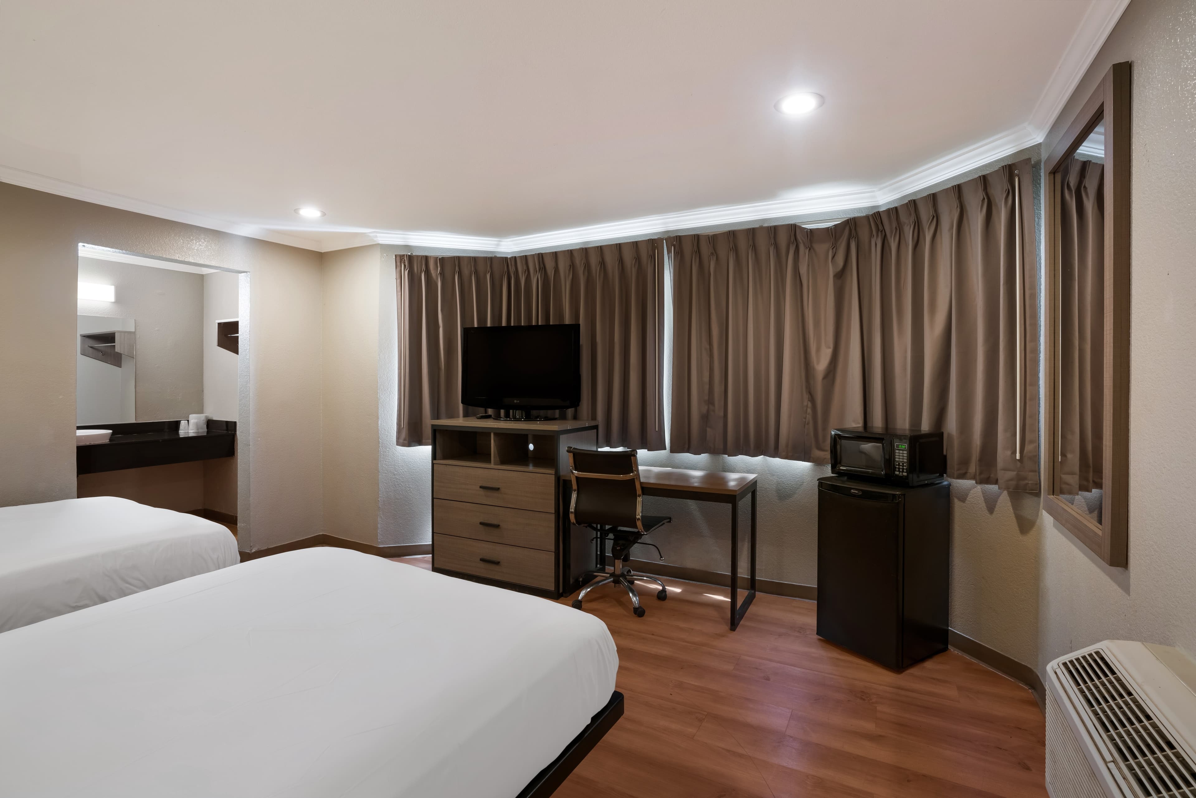 Econo Lodge Vallejo Fairgrounds — 27