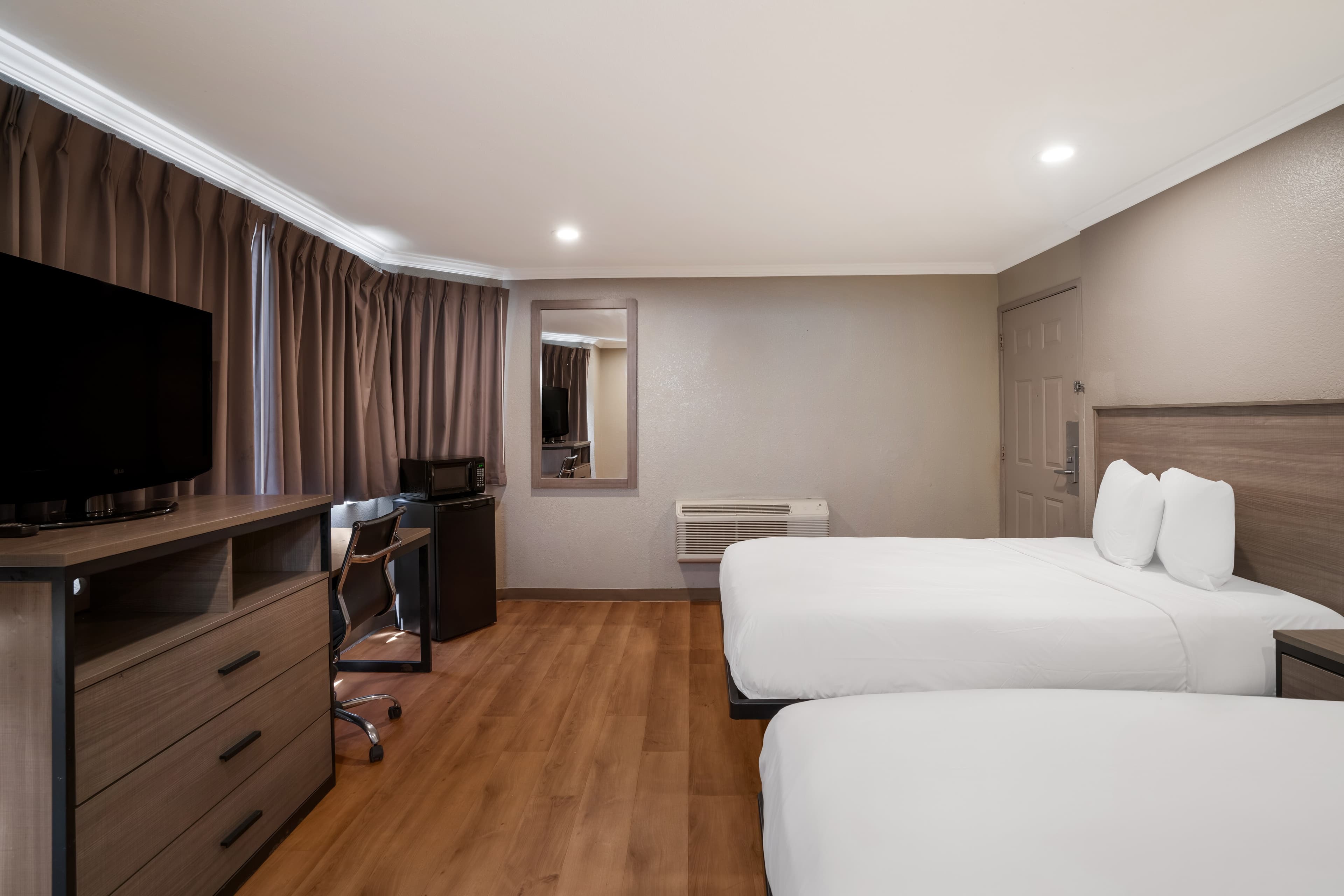 Econo Lodge Vallejo Fairgrounds — 29