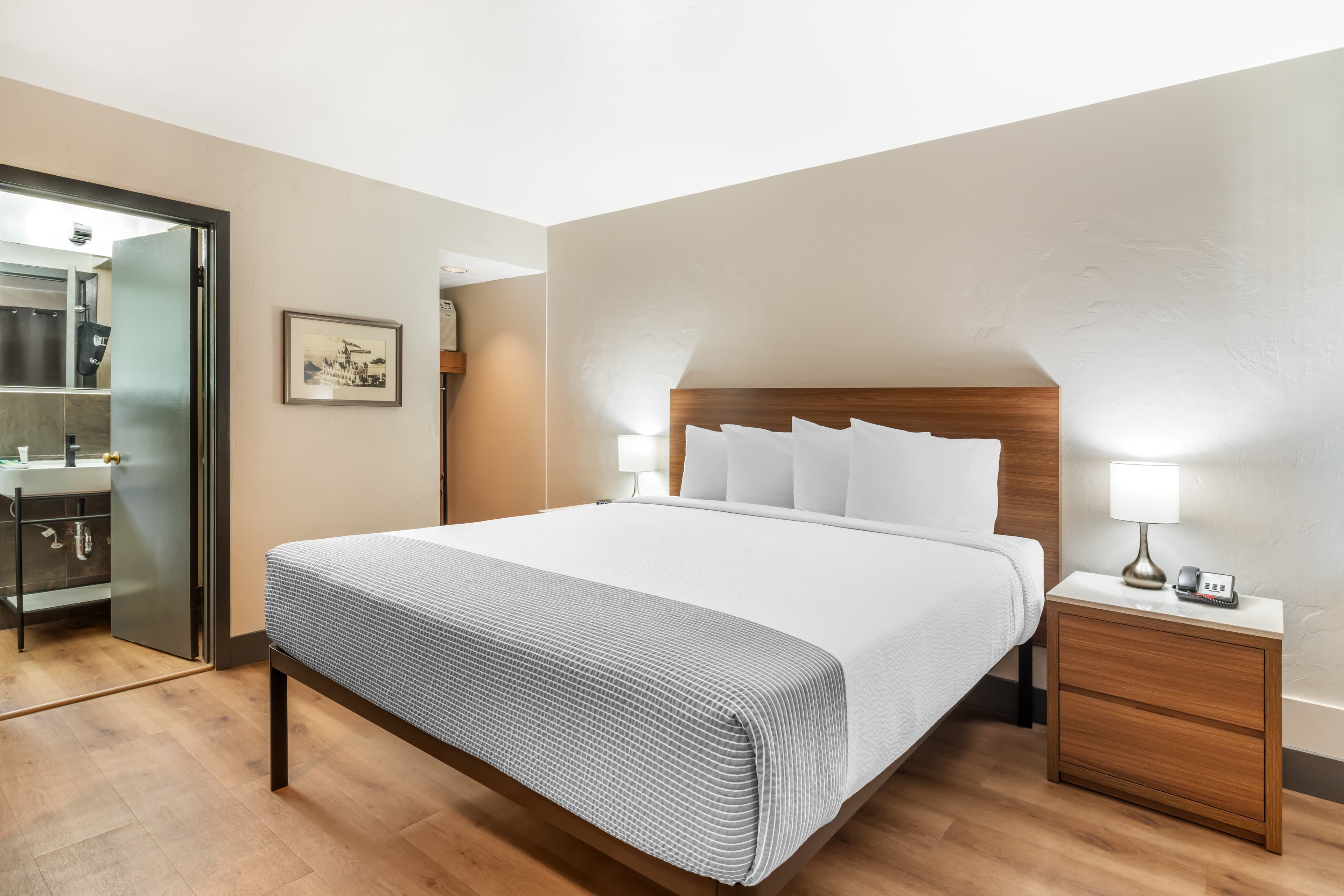 La Luna Inn, an Ascend Collection Hotel - Image 2