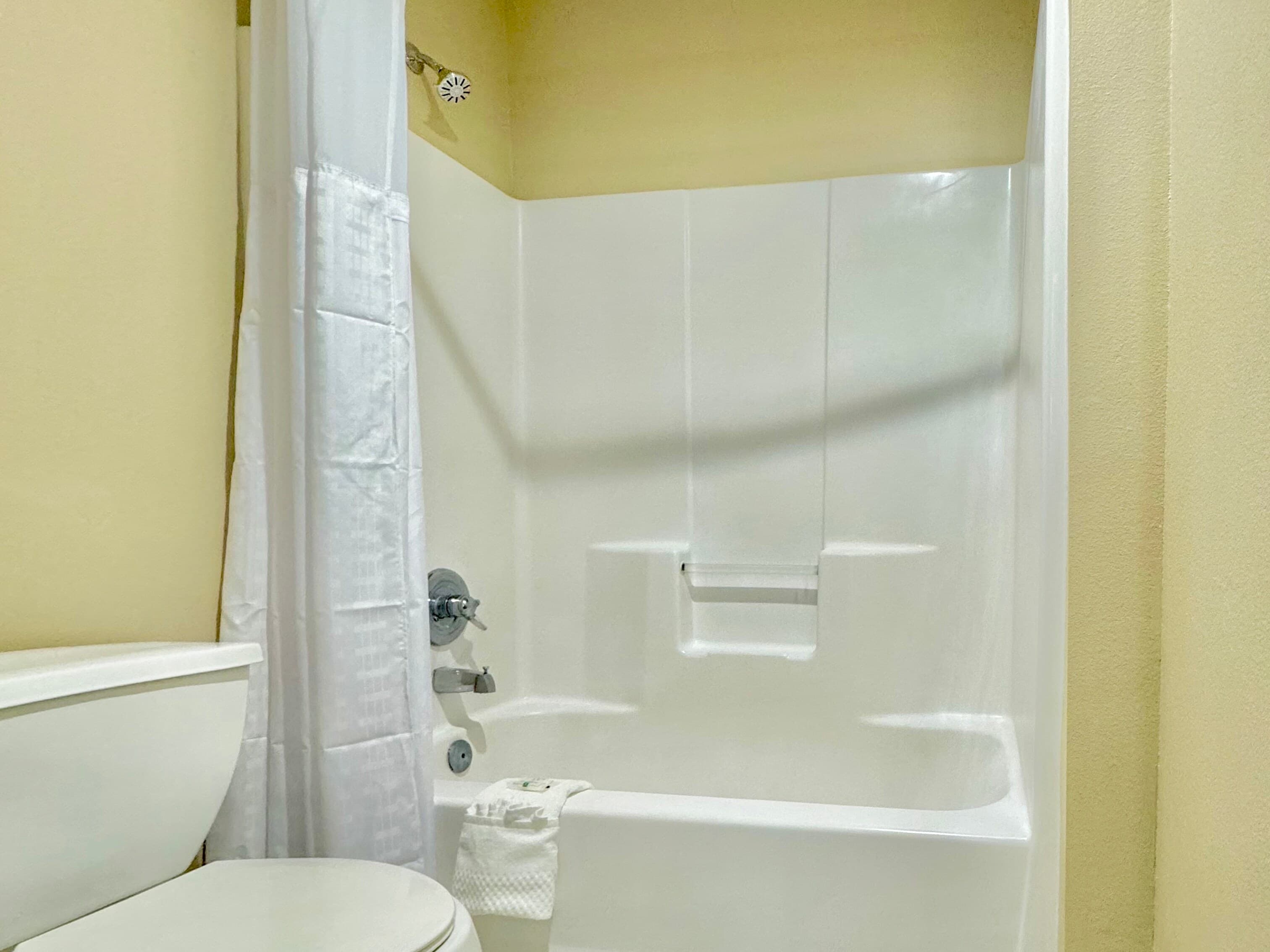Quality Inn & Suites Willows - Image 3