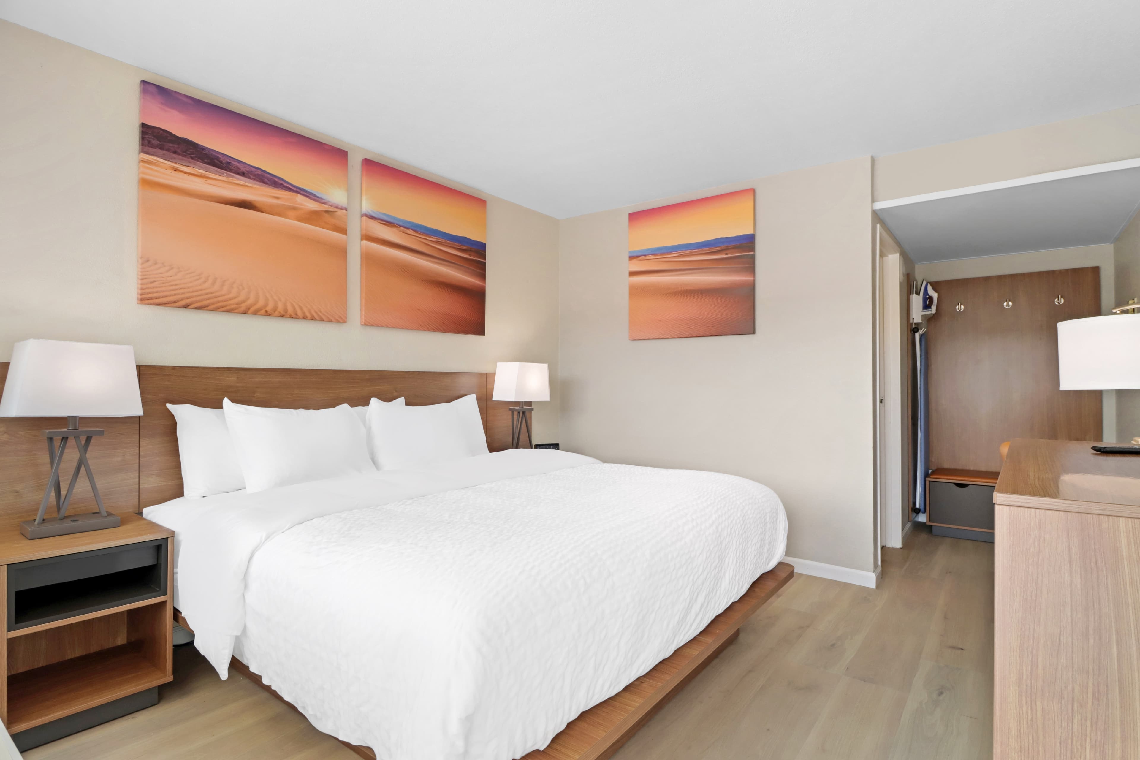 Clarion Pointe Ridgecrest near China Lake Naval Station - Image 1