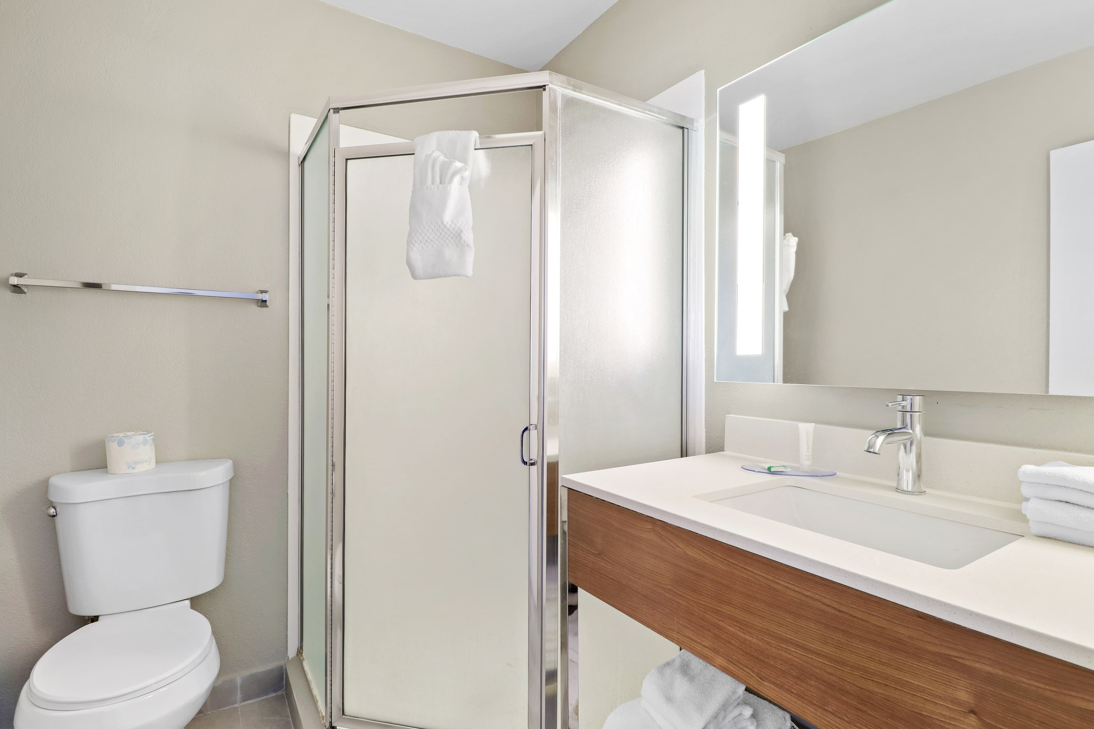 Clarion Pointe Ridgecrest near China Lake Naval Station — 9