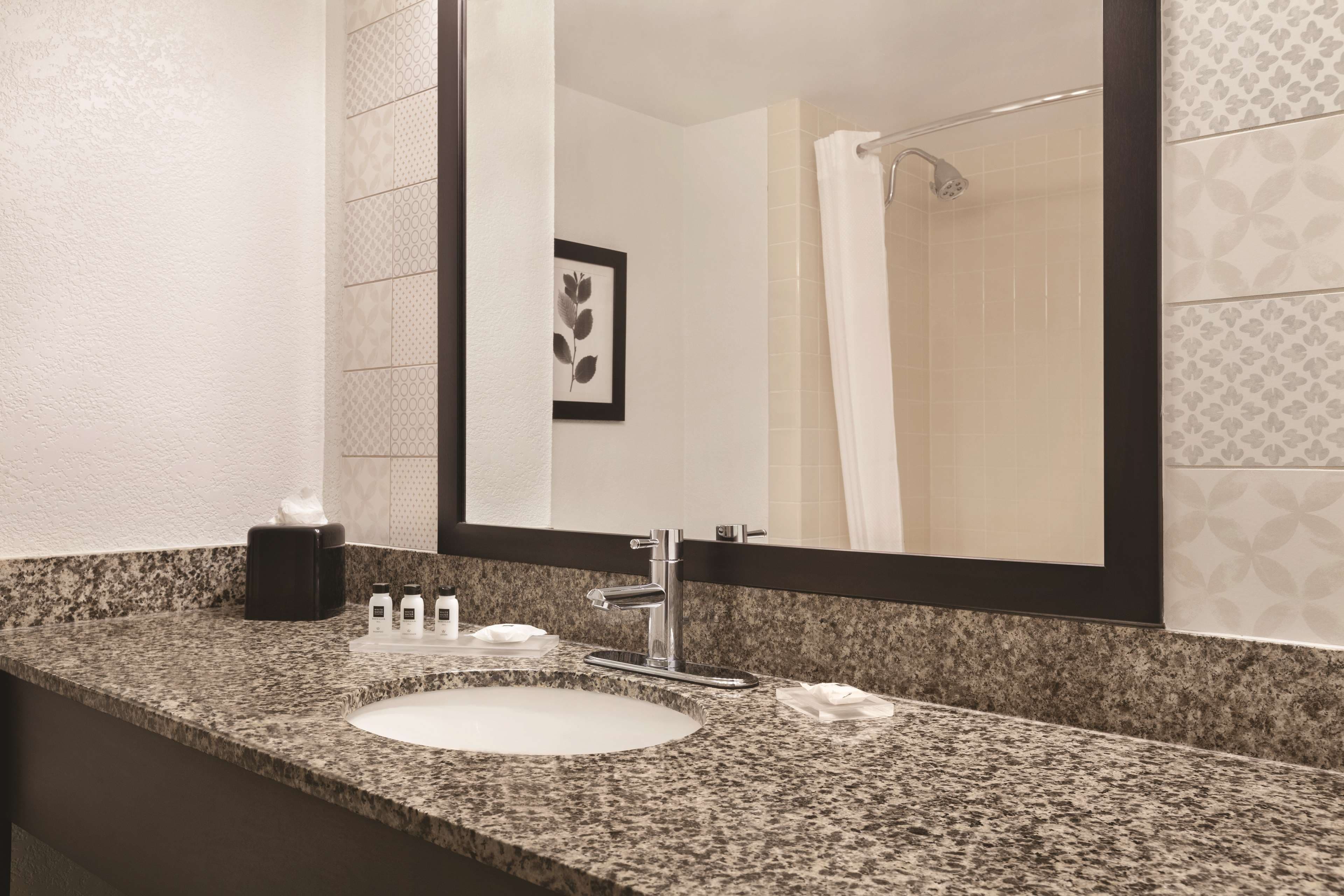 Country Inn & Suites by Radisson, San Diego North, CA - Image 3