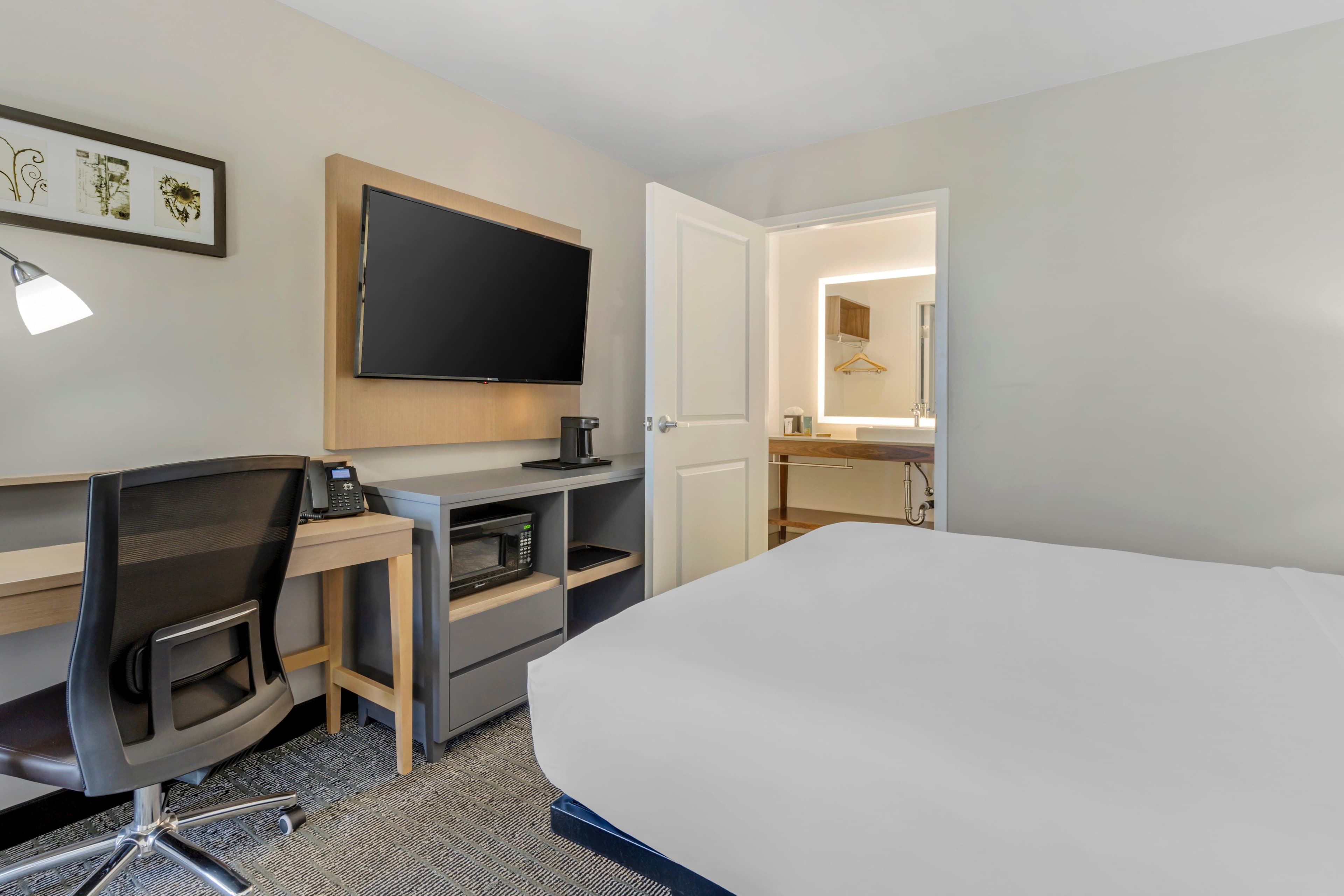 Country Inn & Suites by Radisson, Vallejo Napa Valley, CA — 17