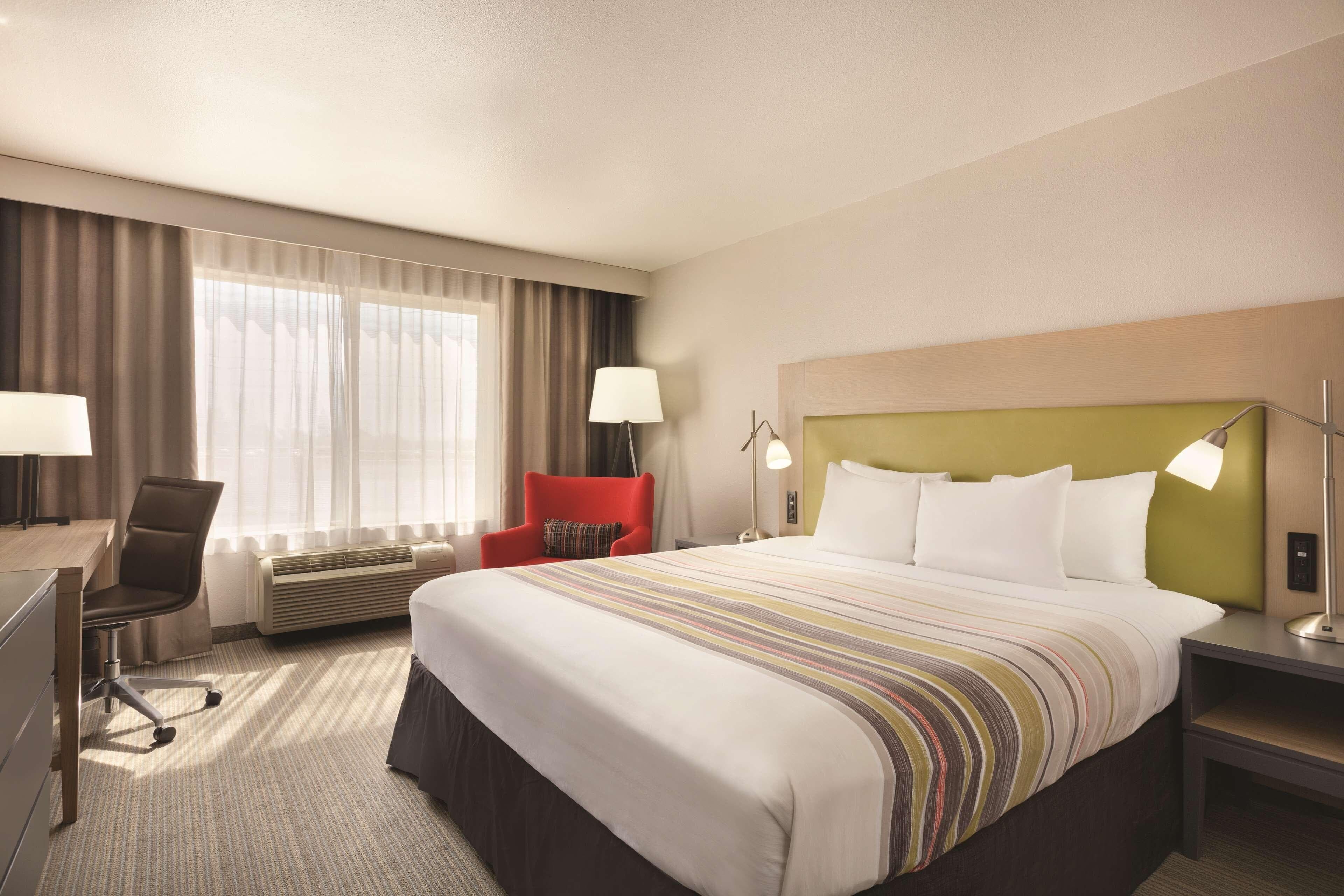 Country Inn & Suites by Radisson, Fresno North, CA - Image 2