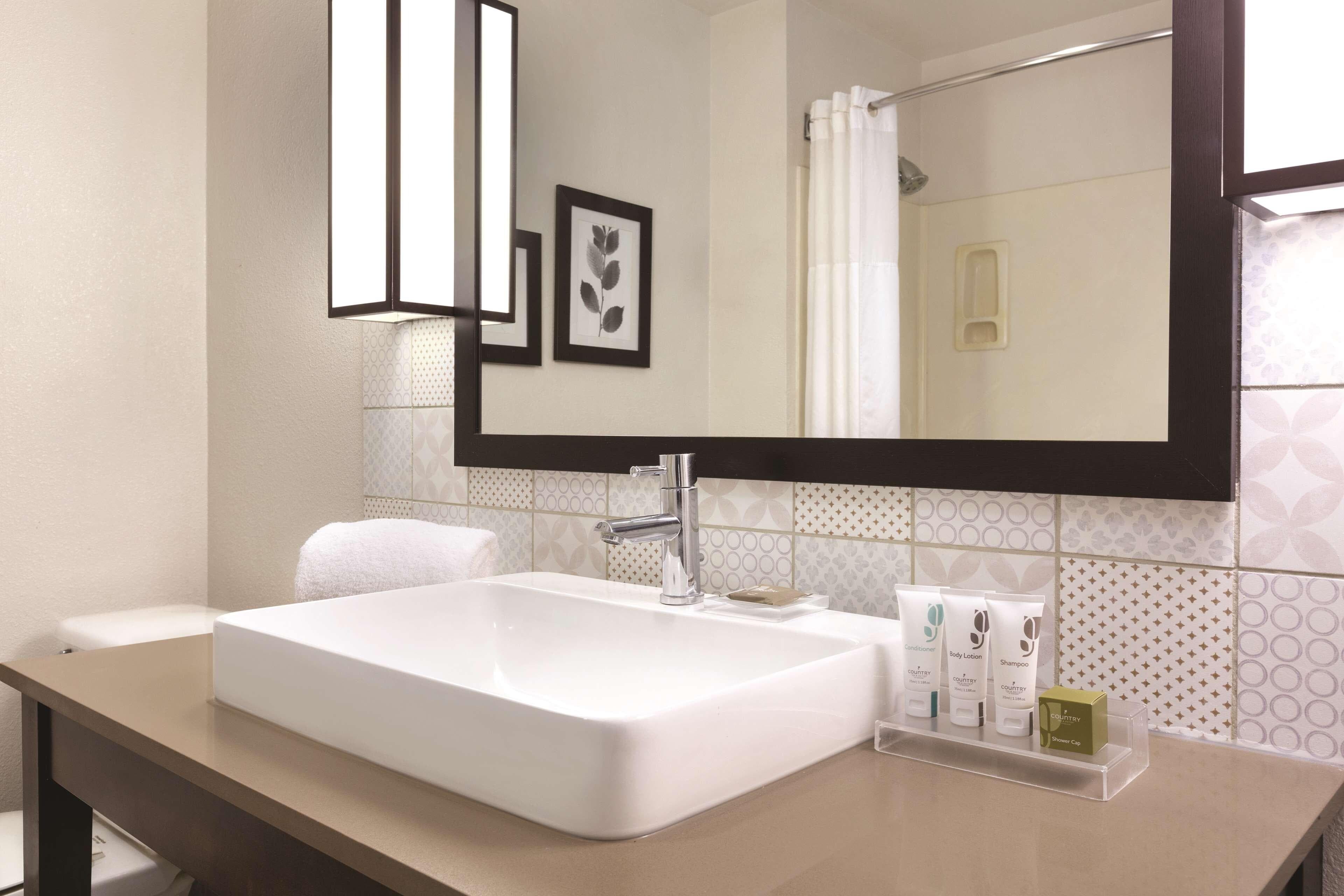 Country Inn & Suites by Radisson, Fresno North, CA - Image 5