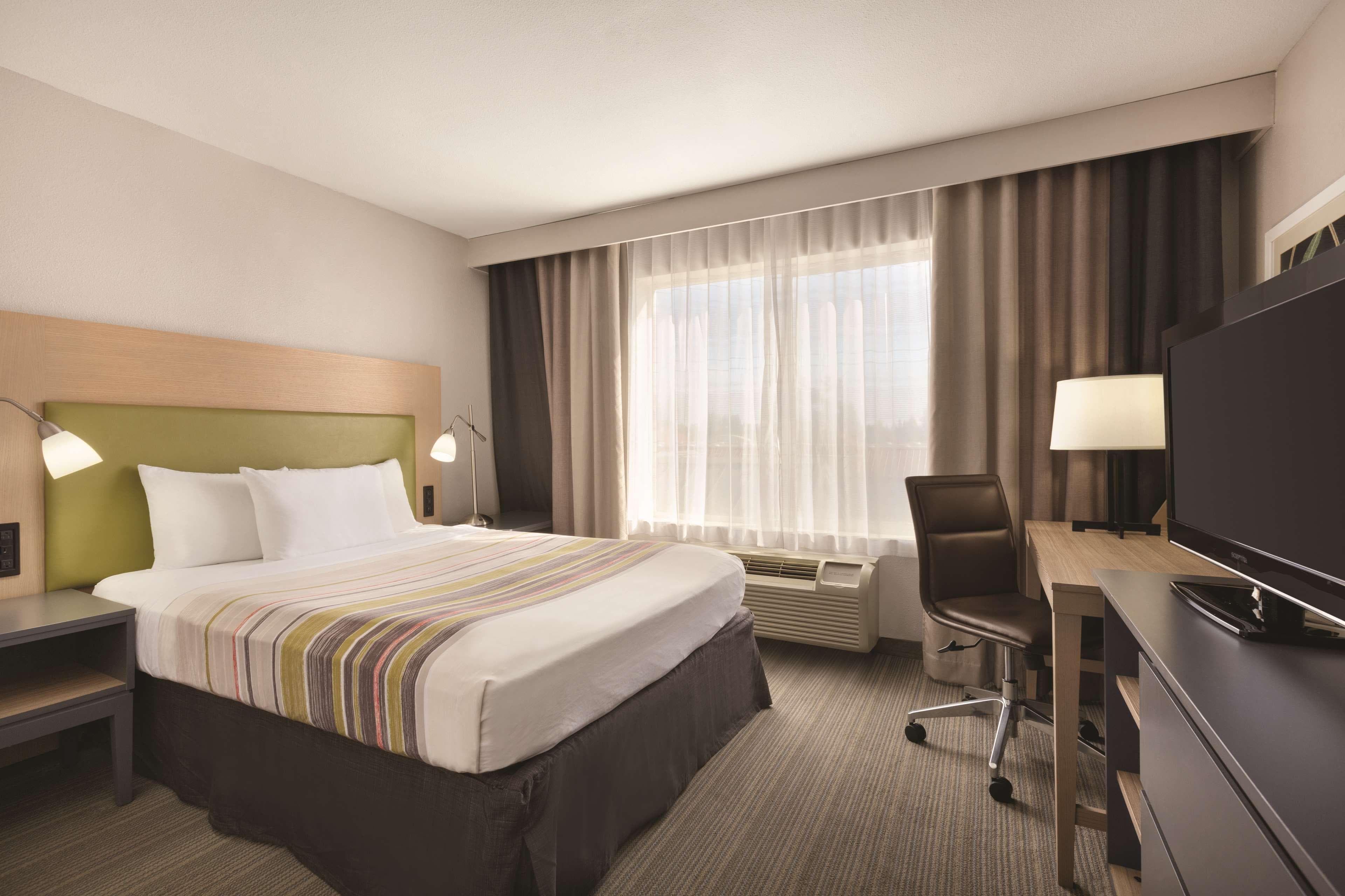 Country Inn & Suites by Radisson, Fresno North, CA — 10