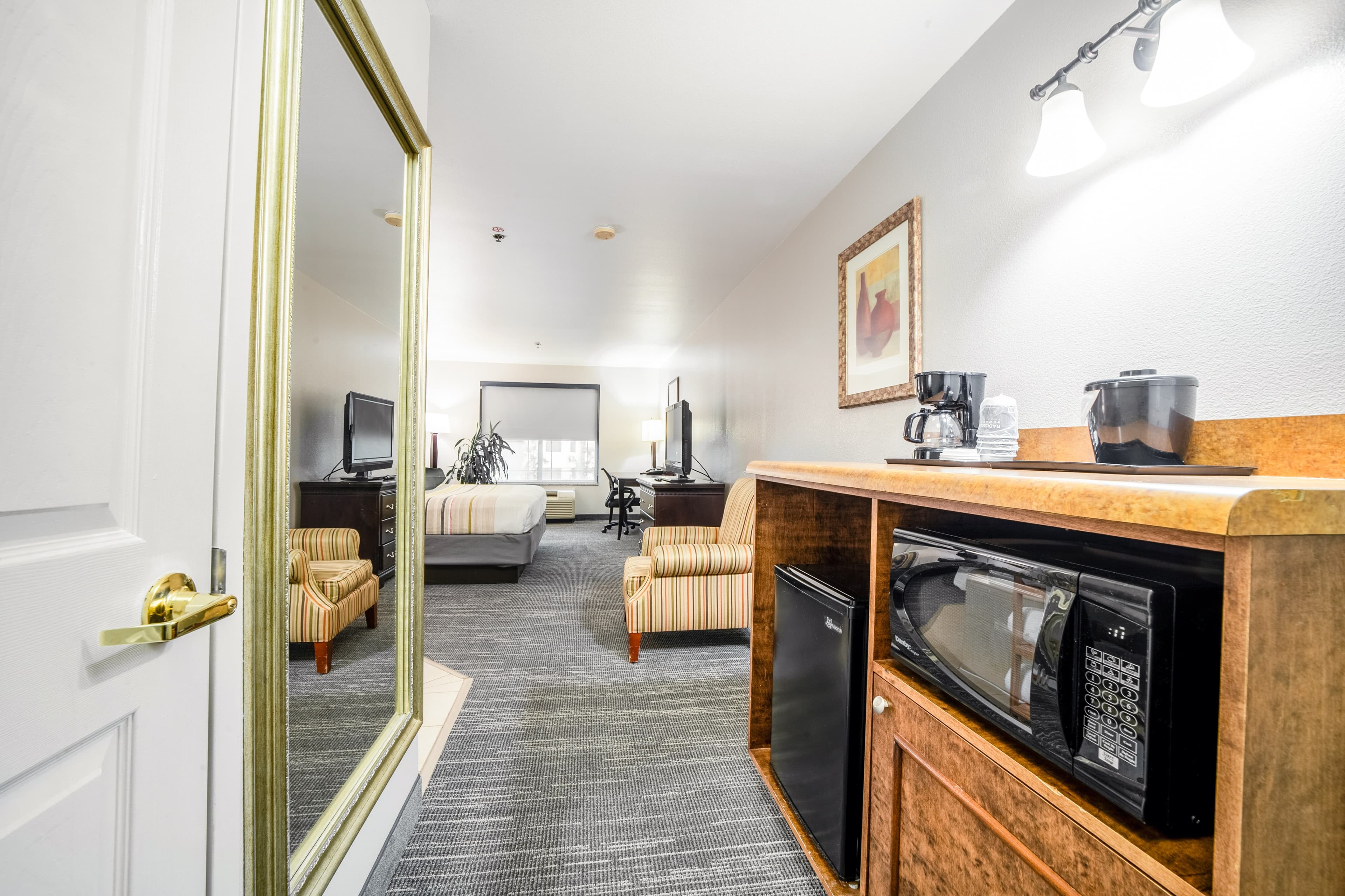 Country Inn & Suites by Radisson, Ontario at Ontario Mills, CA — 39