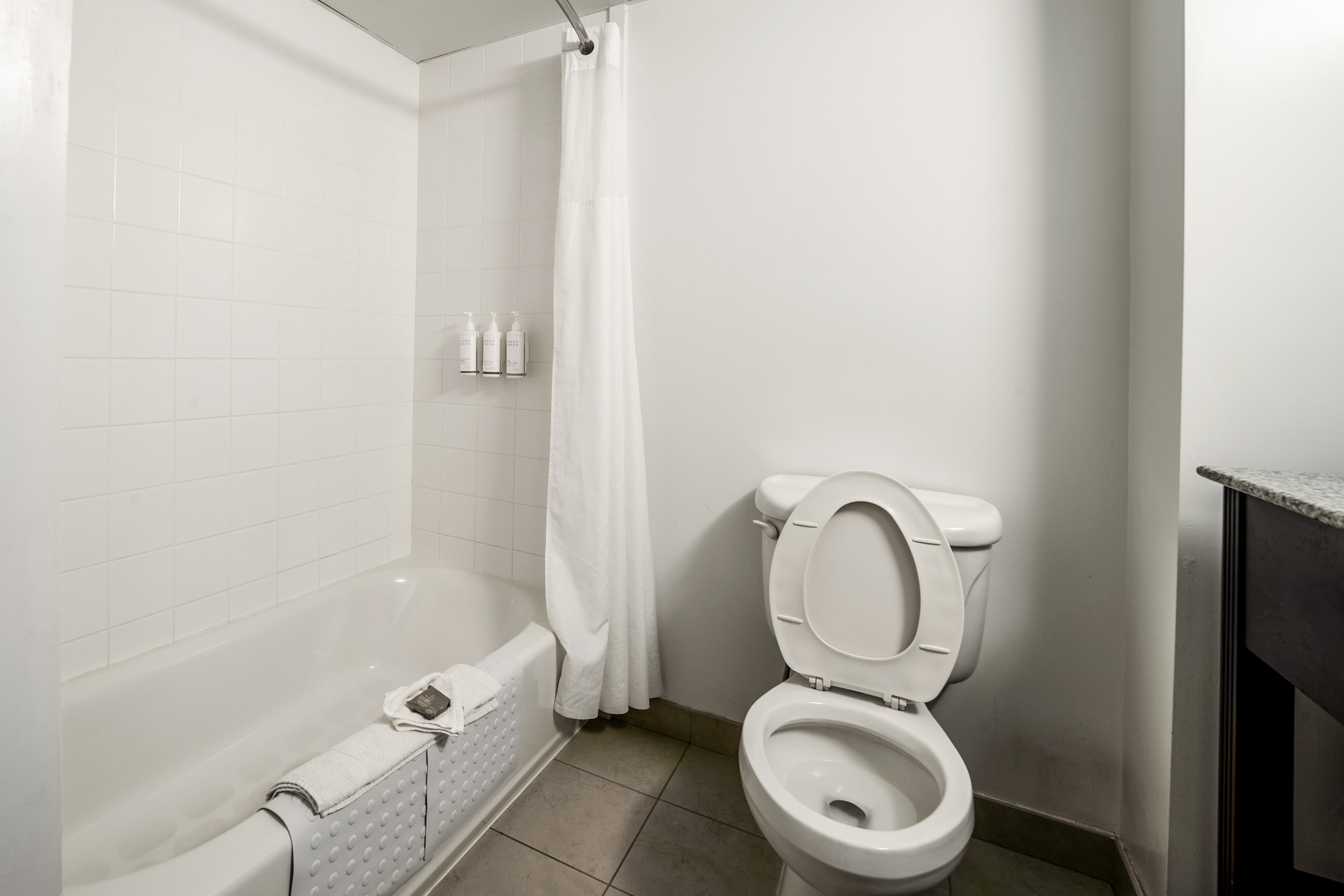 Country Inn & Suites by Radisson, Ontario at Ontario Mills, CA — 26