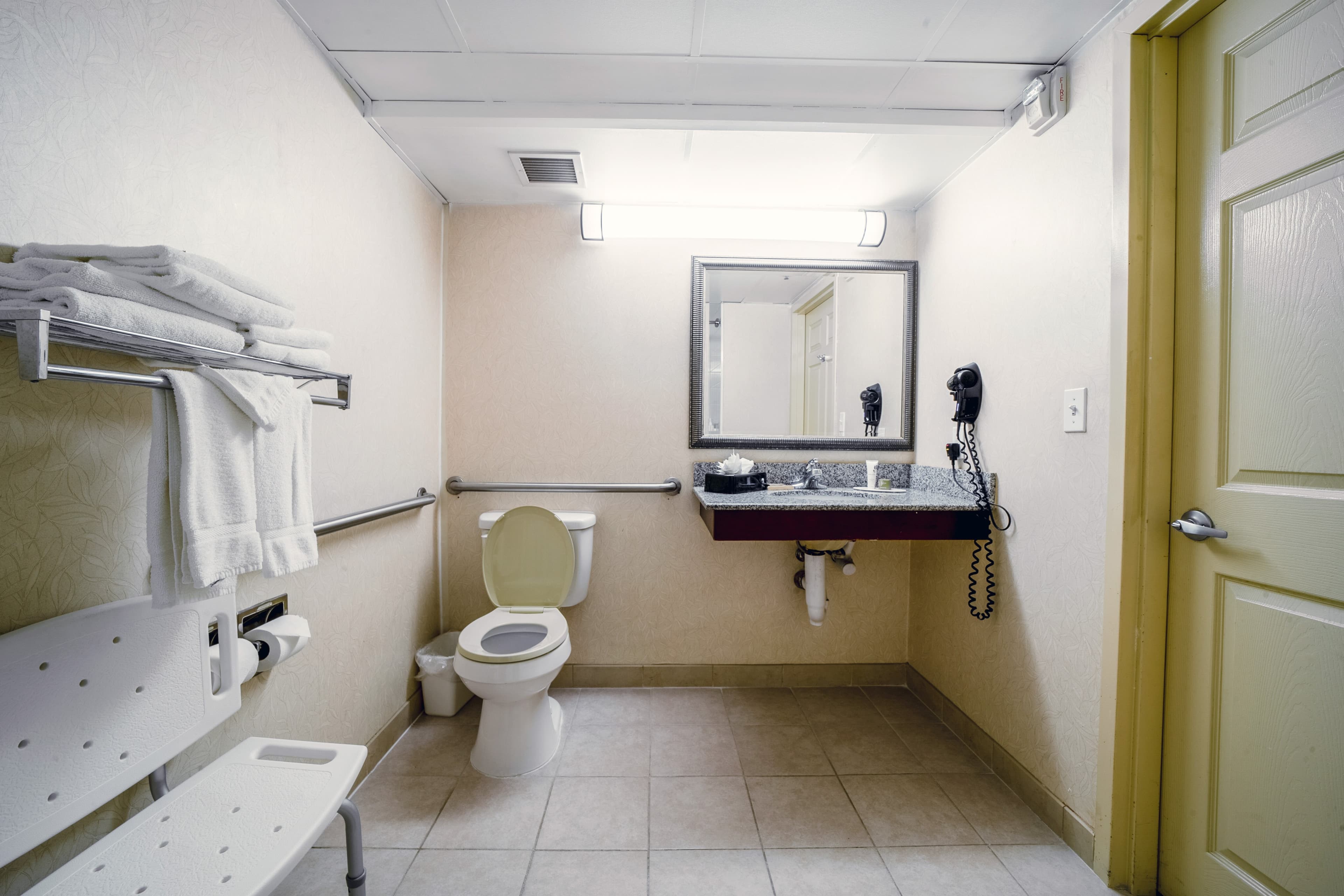 Country Inn & Suites by Radisson, Ontario at Ontario Mills, CA — 36