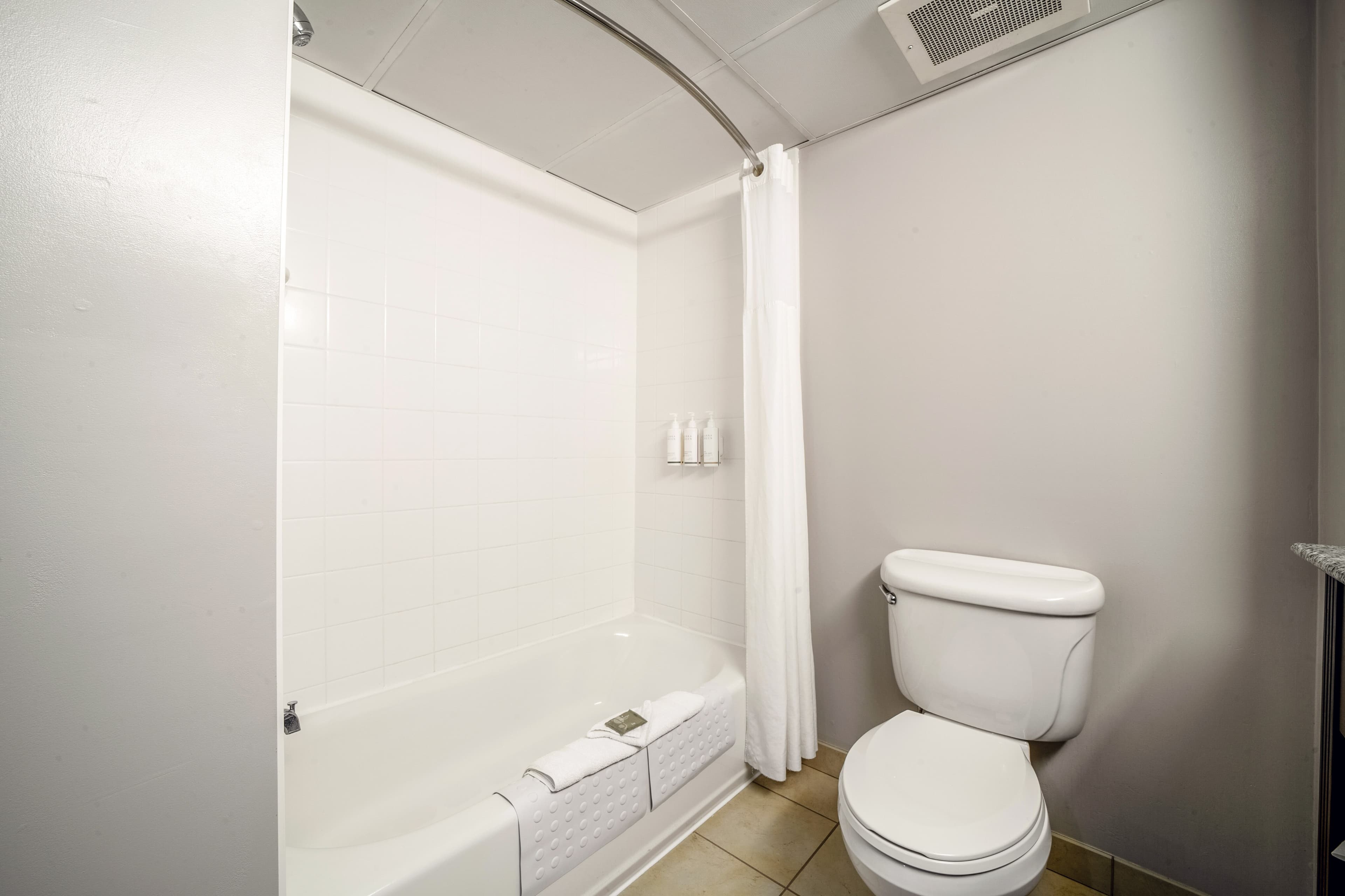 Country Inn & Suites by Radisson, Ontario at Ontario Mills, CA — 50