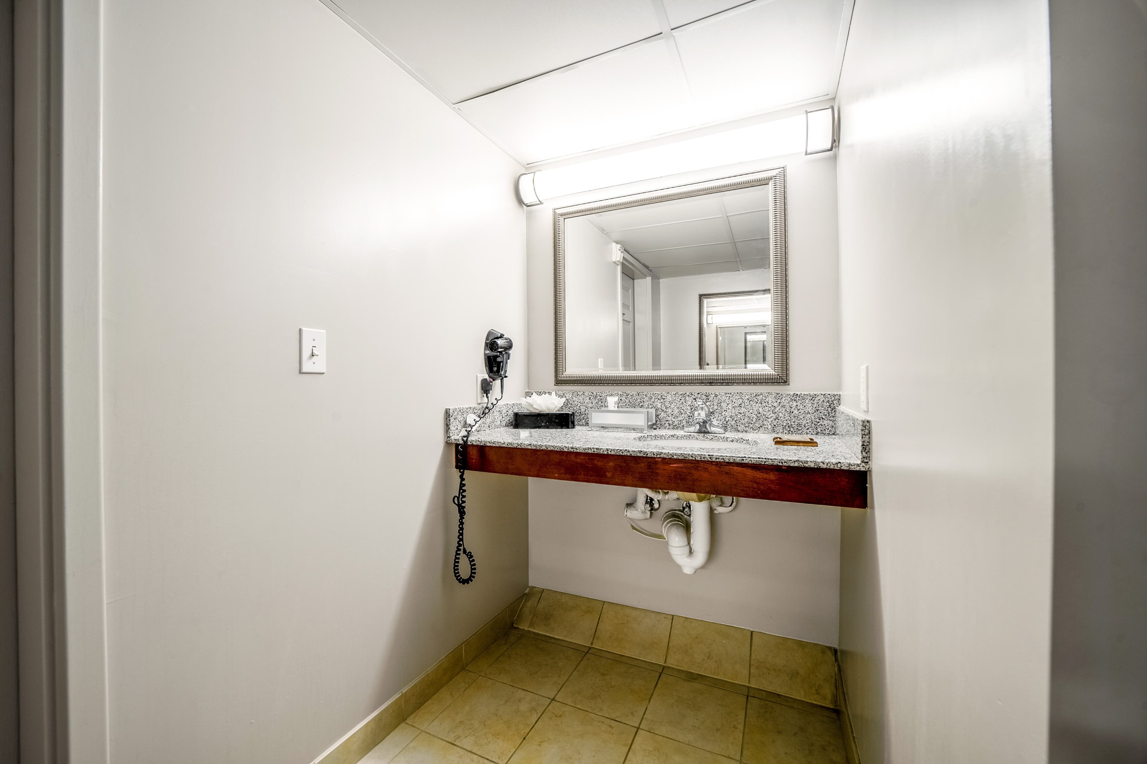 Country Inn & Suites by Radisson, Ontario at Ontario Mills, CA — 72