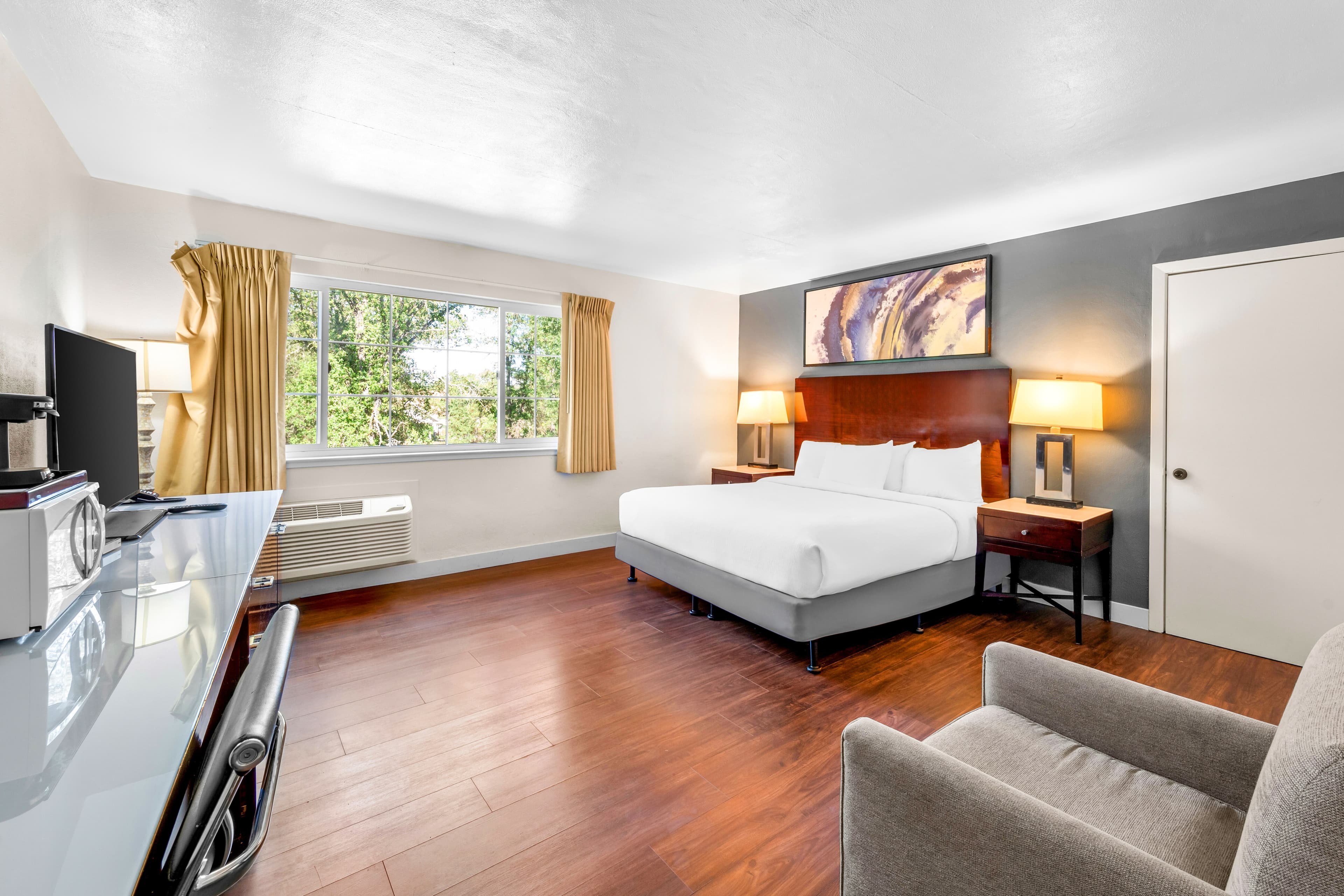 Quality Inn & Suites Jackson - Image 2