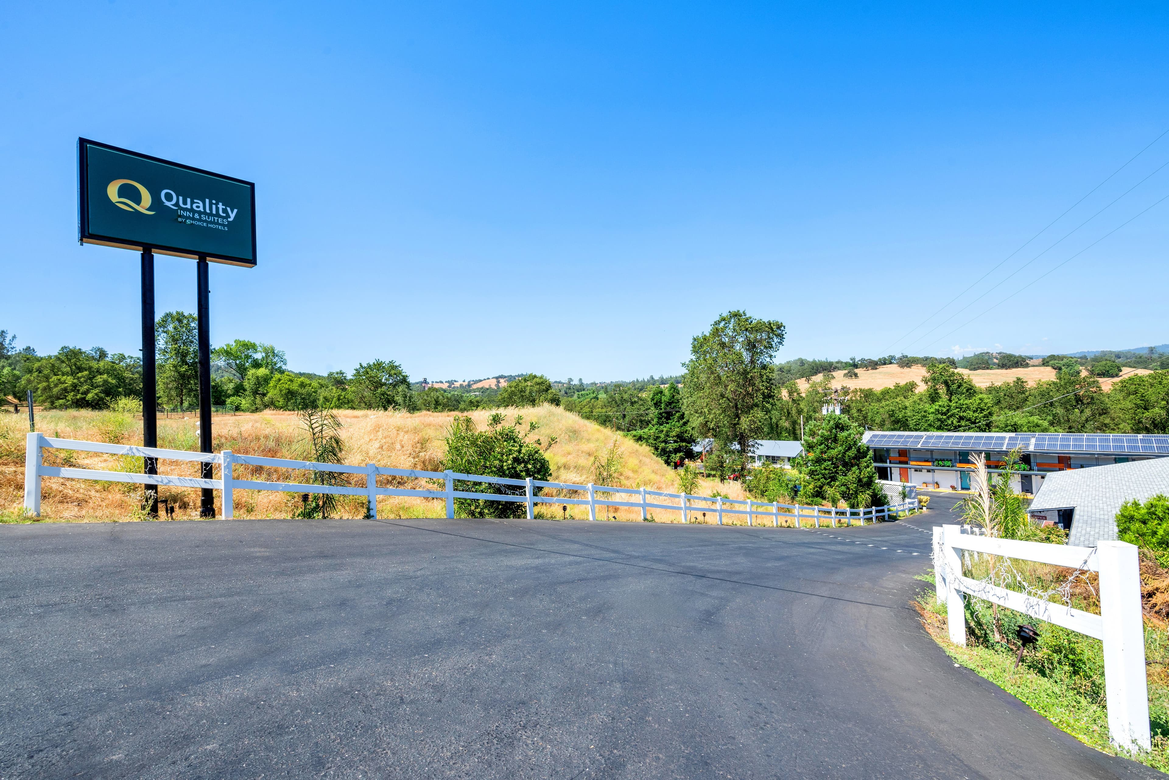 Quality Inn & Suites Jackson - Image 1