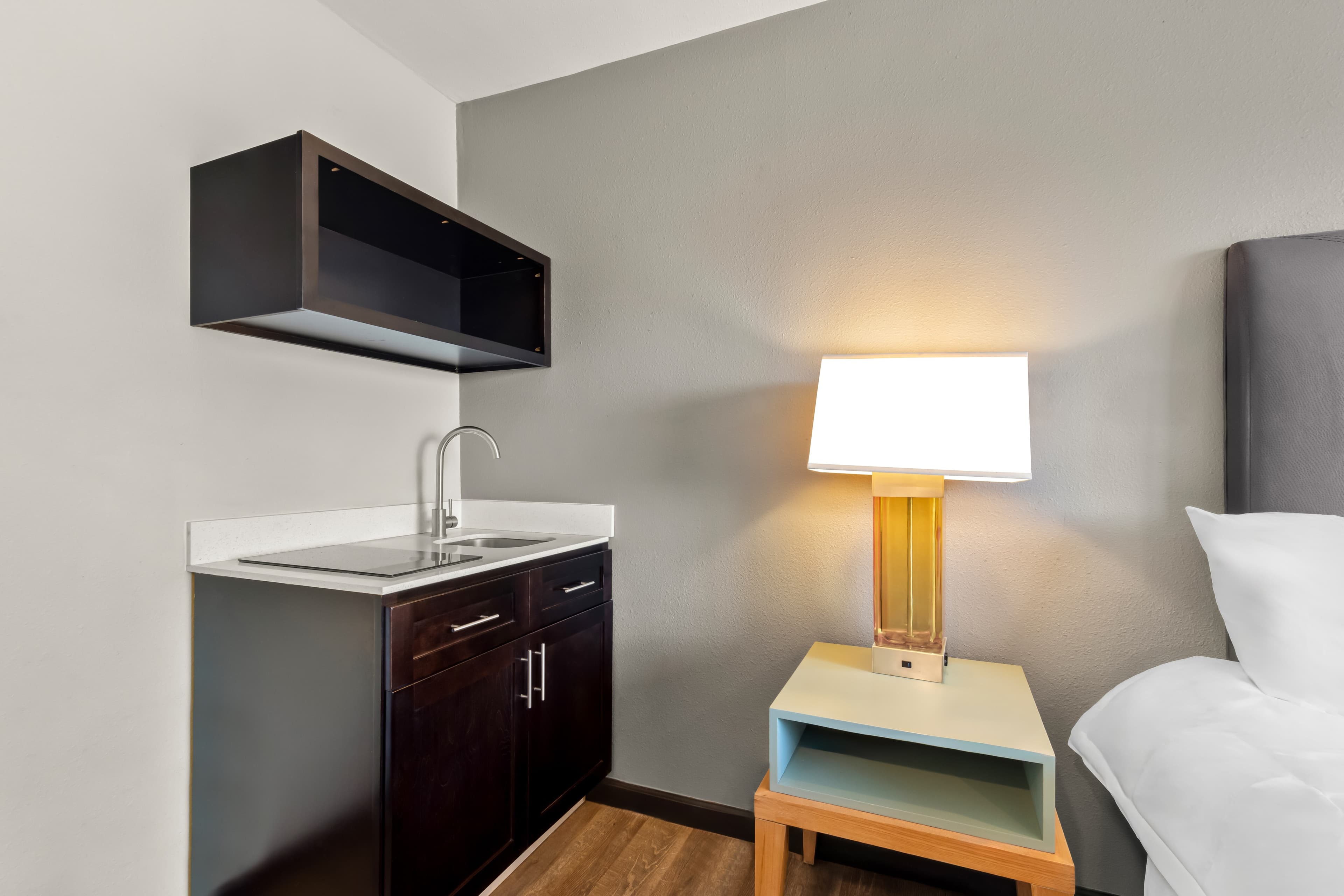 Suburban Studios Ridgecrest near China Lake Naval Station - Image 5