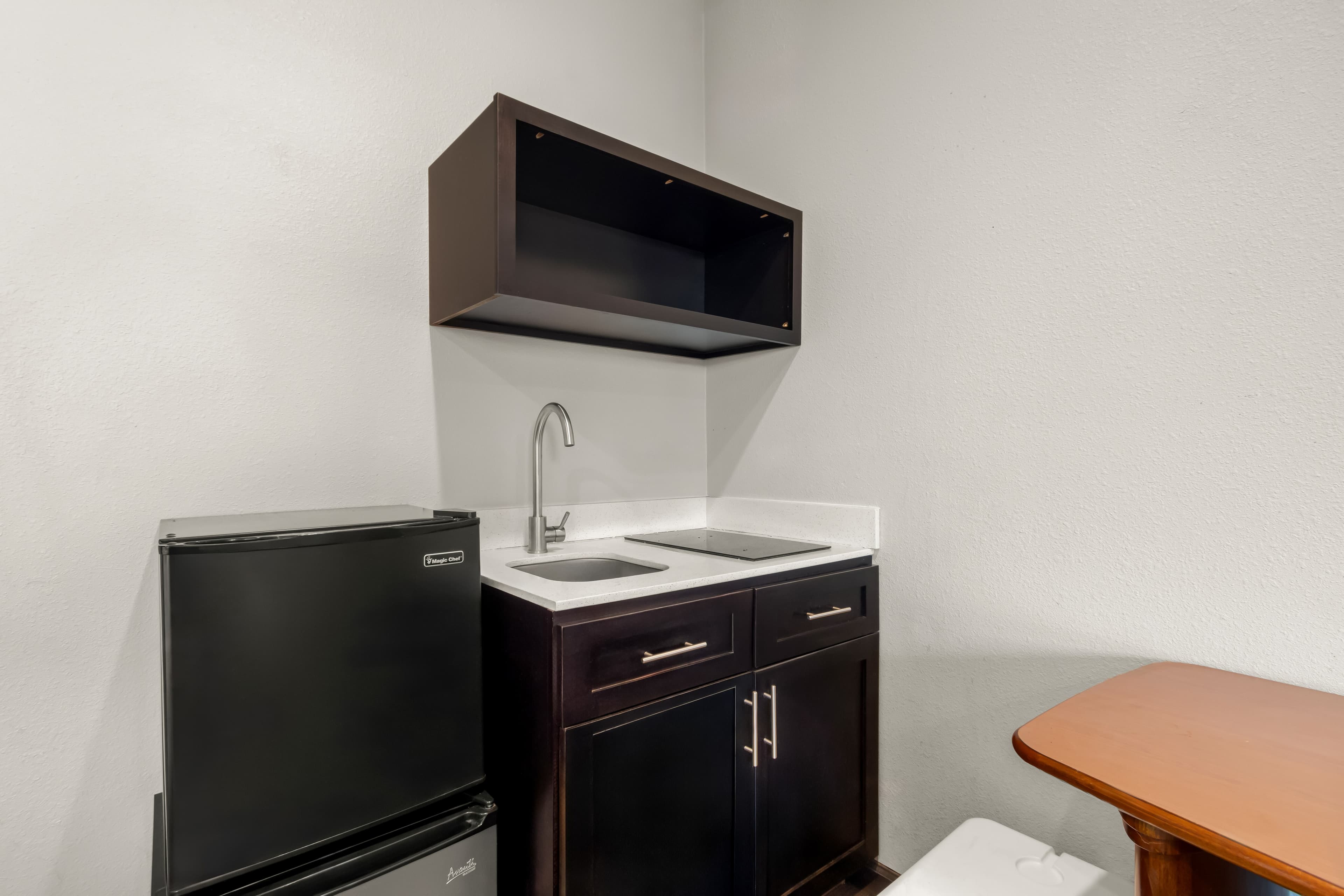 Suburban Studios Ridgecrest near China Lake Naval Station — 7