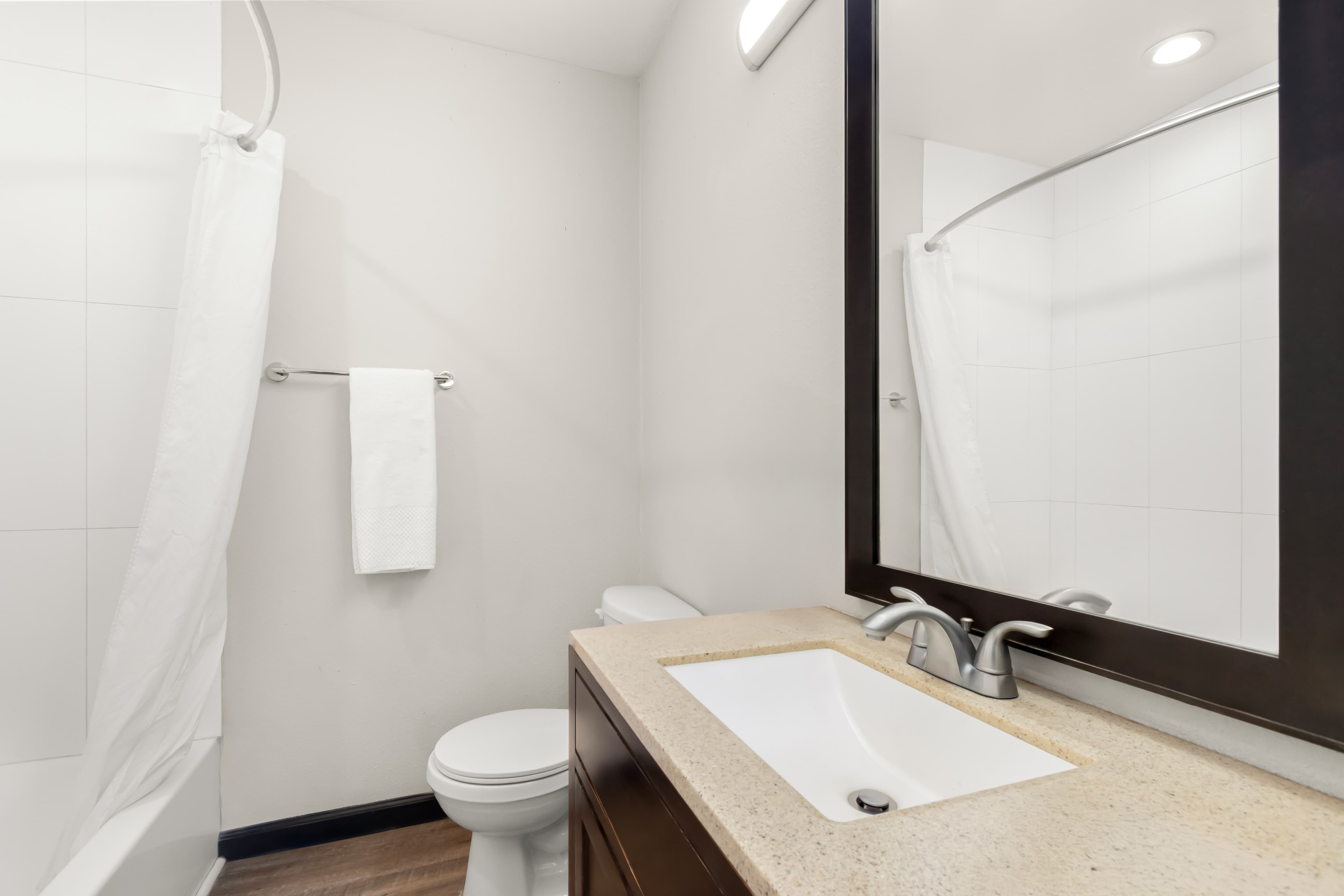 Suburban Studios Ridgecrest near China Lake Naval Station — 8