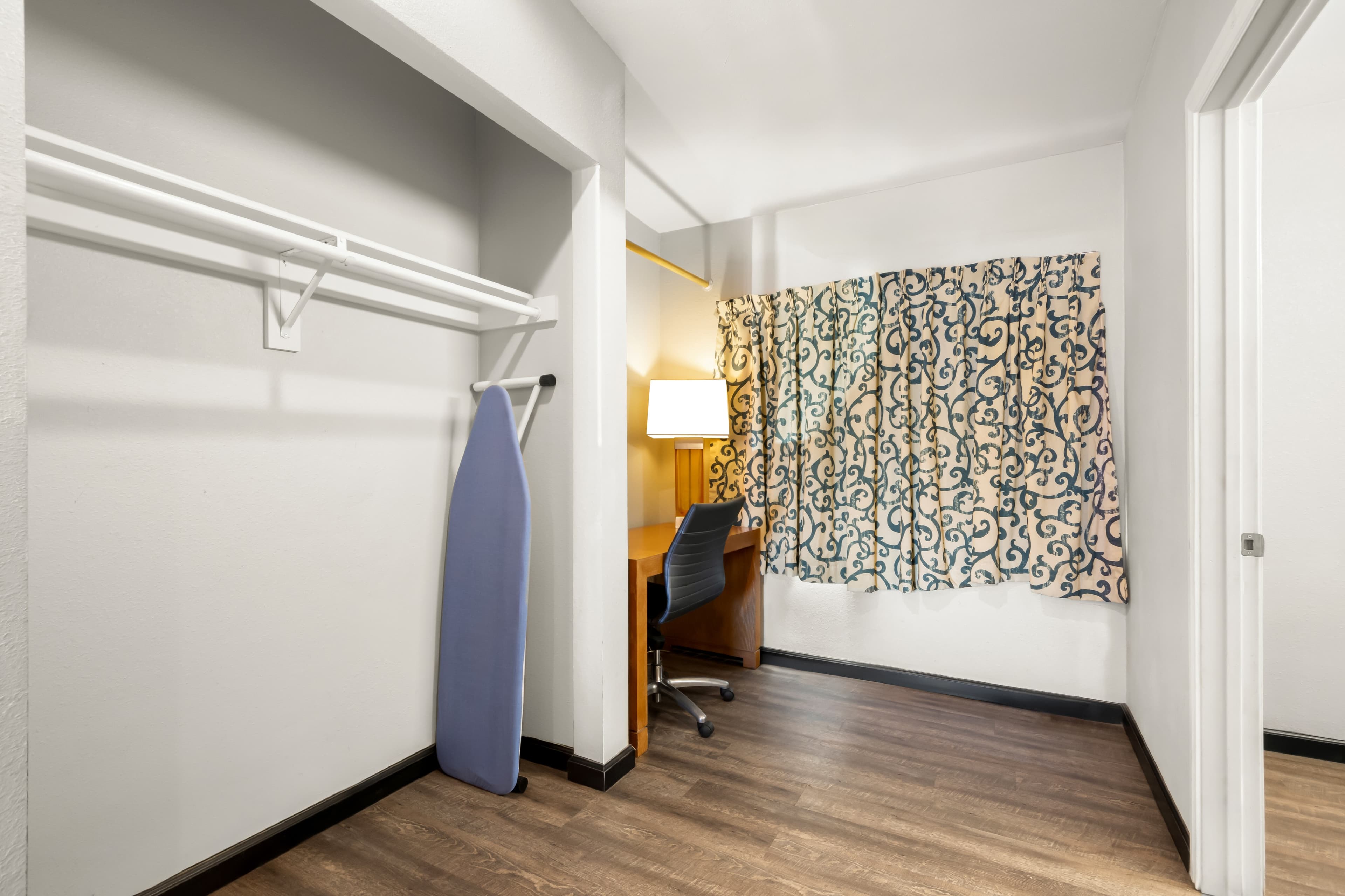 Suburban Studios Ridgecrest near China Lake Naval Station — 12
