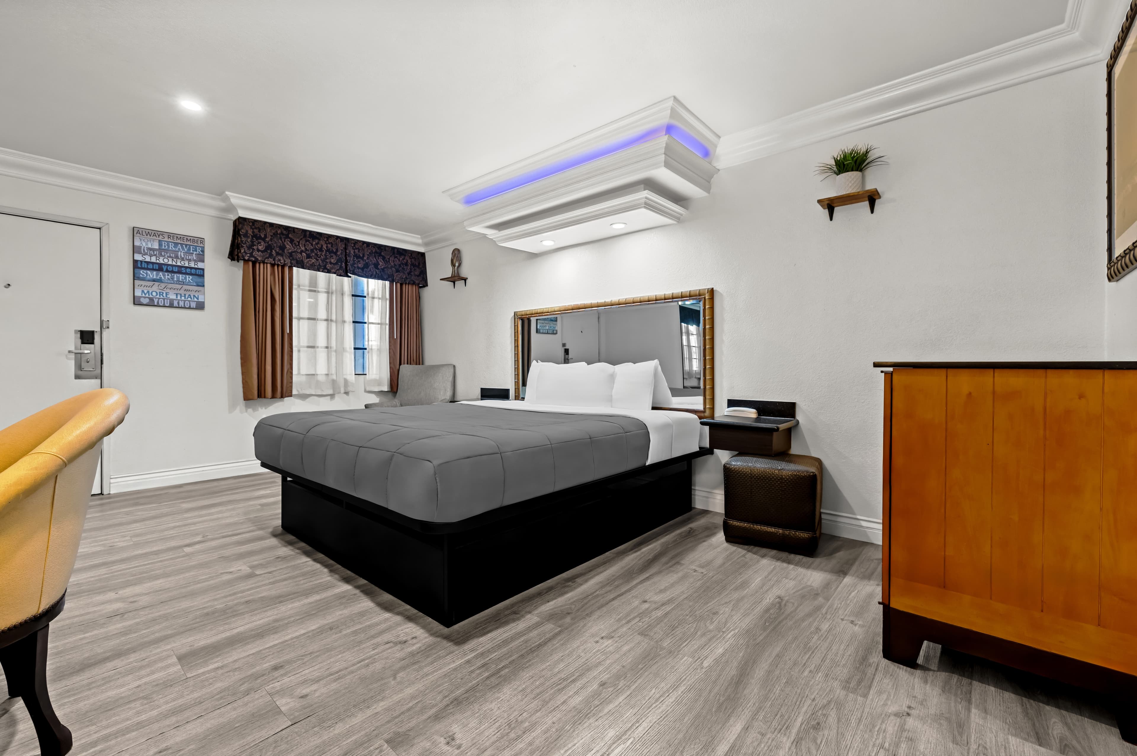Rodeway Inn Santa Ana - Garden Grove — 10