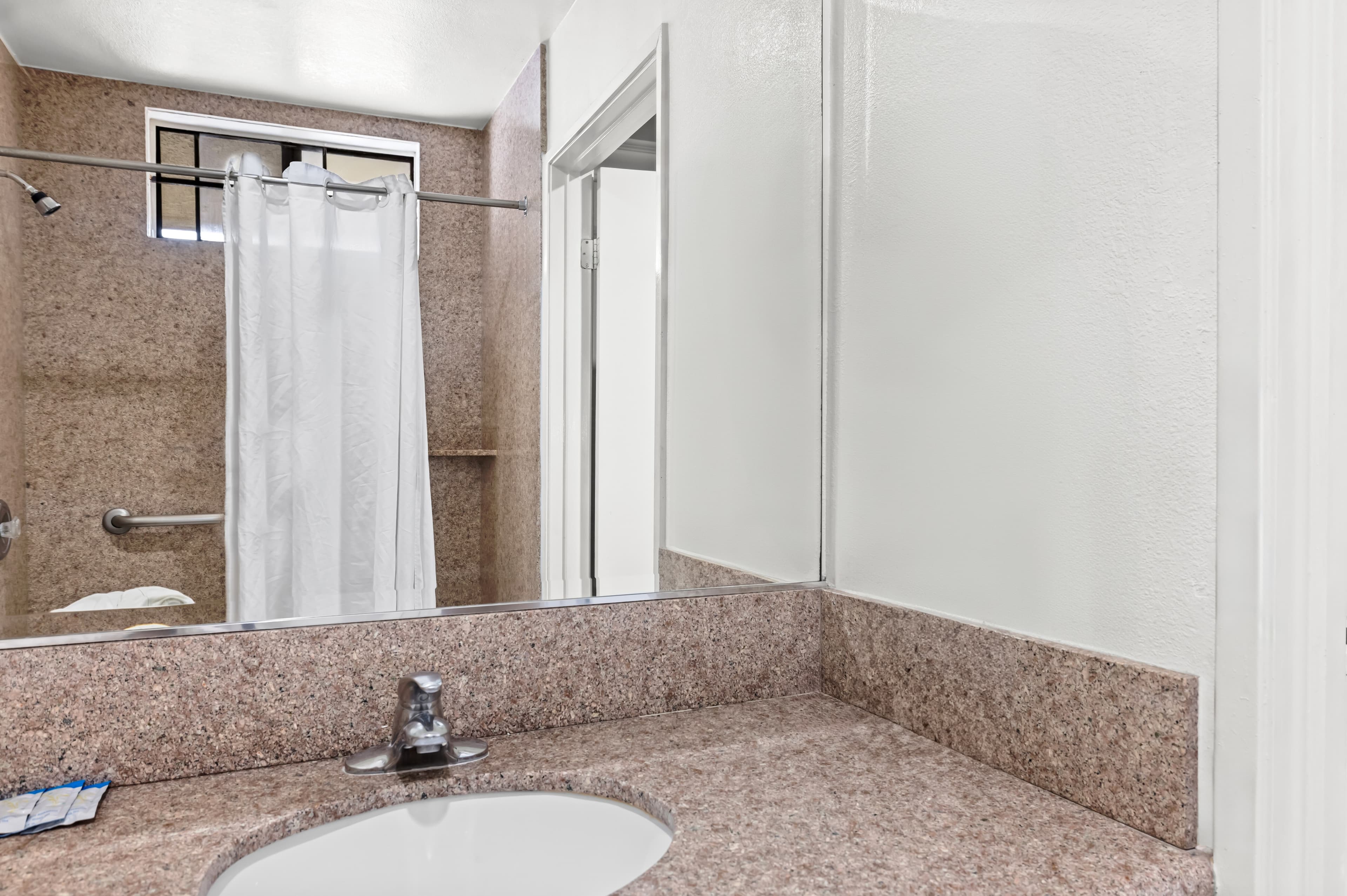 Rodeway Inn Santa Ana - Garden Grove — 6