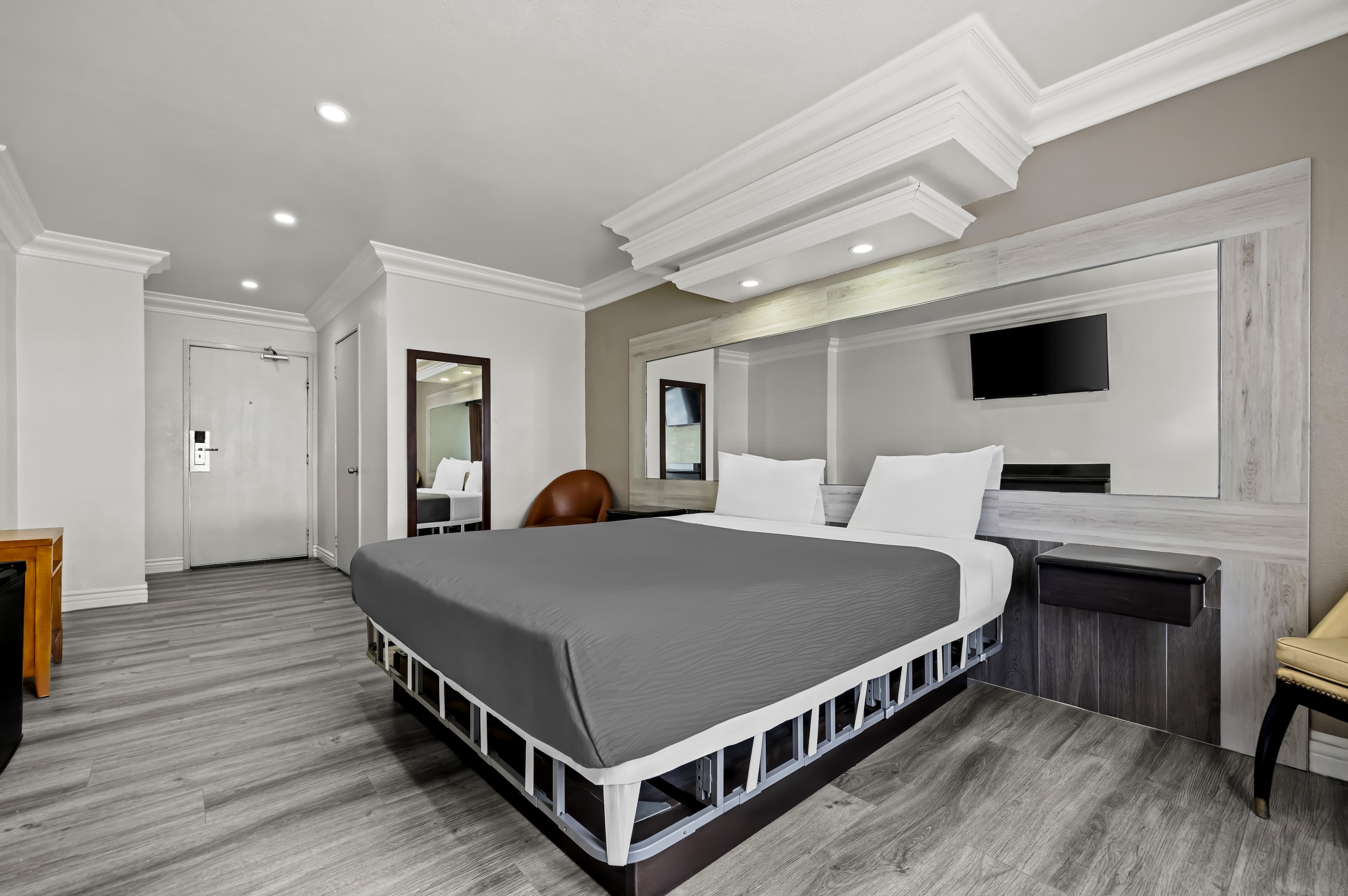 Rodeway Inn Santa Ana - Garden Grove - Image 2