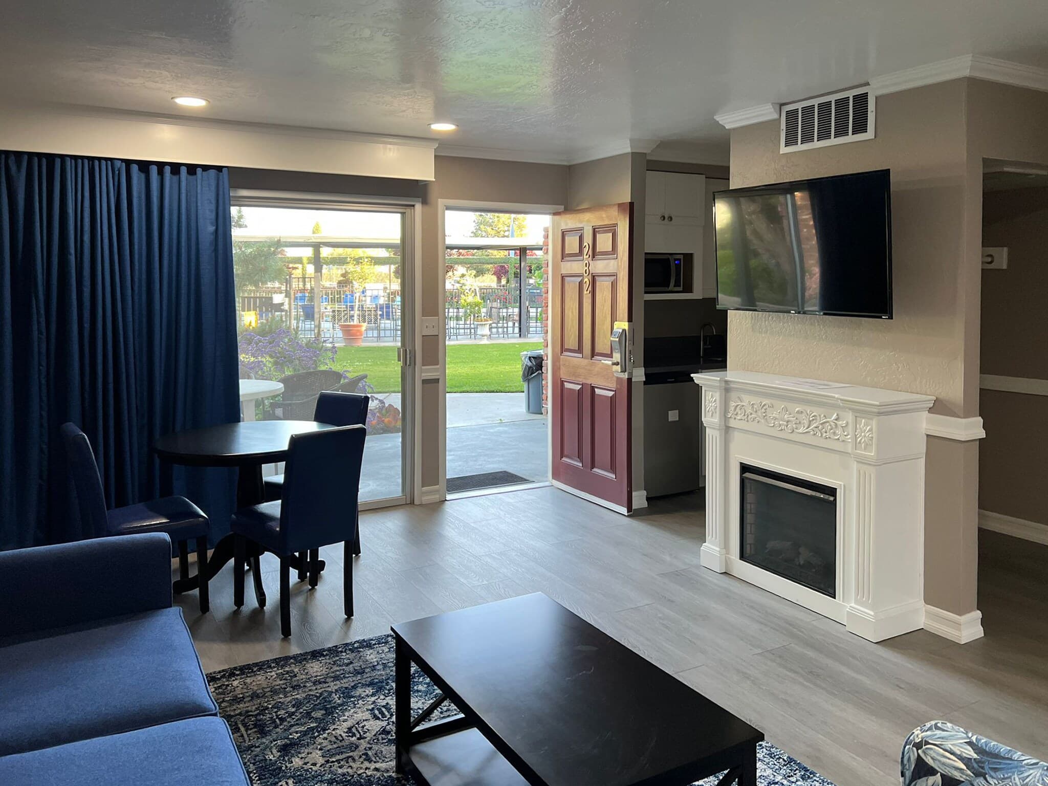 Lamp Liter Inn Visalia, an Ascend Collection Hotel — 20