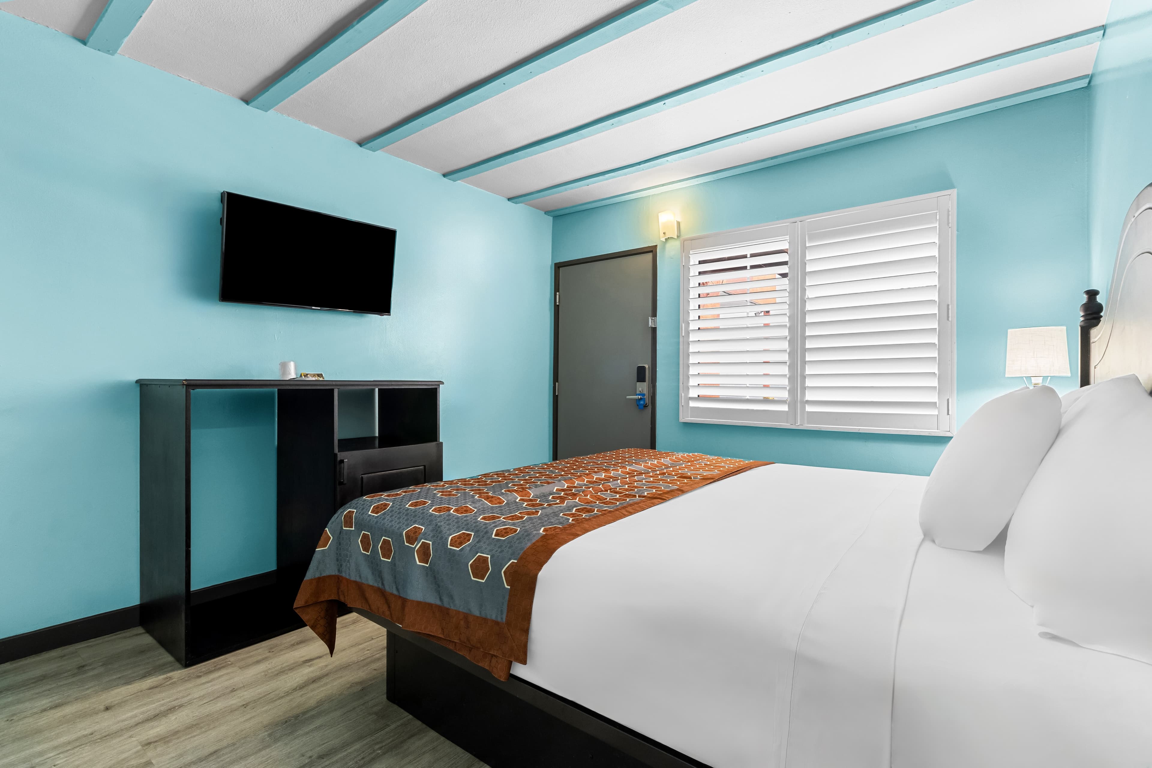 Rodeway Inn & Suites North Hollywood Burbank Airport - Universal Area - Image 4