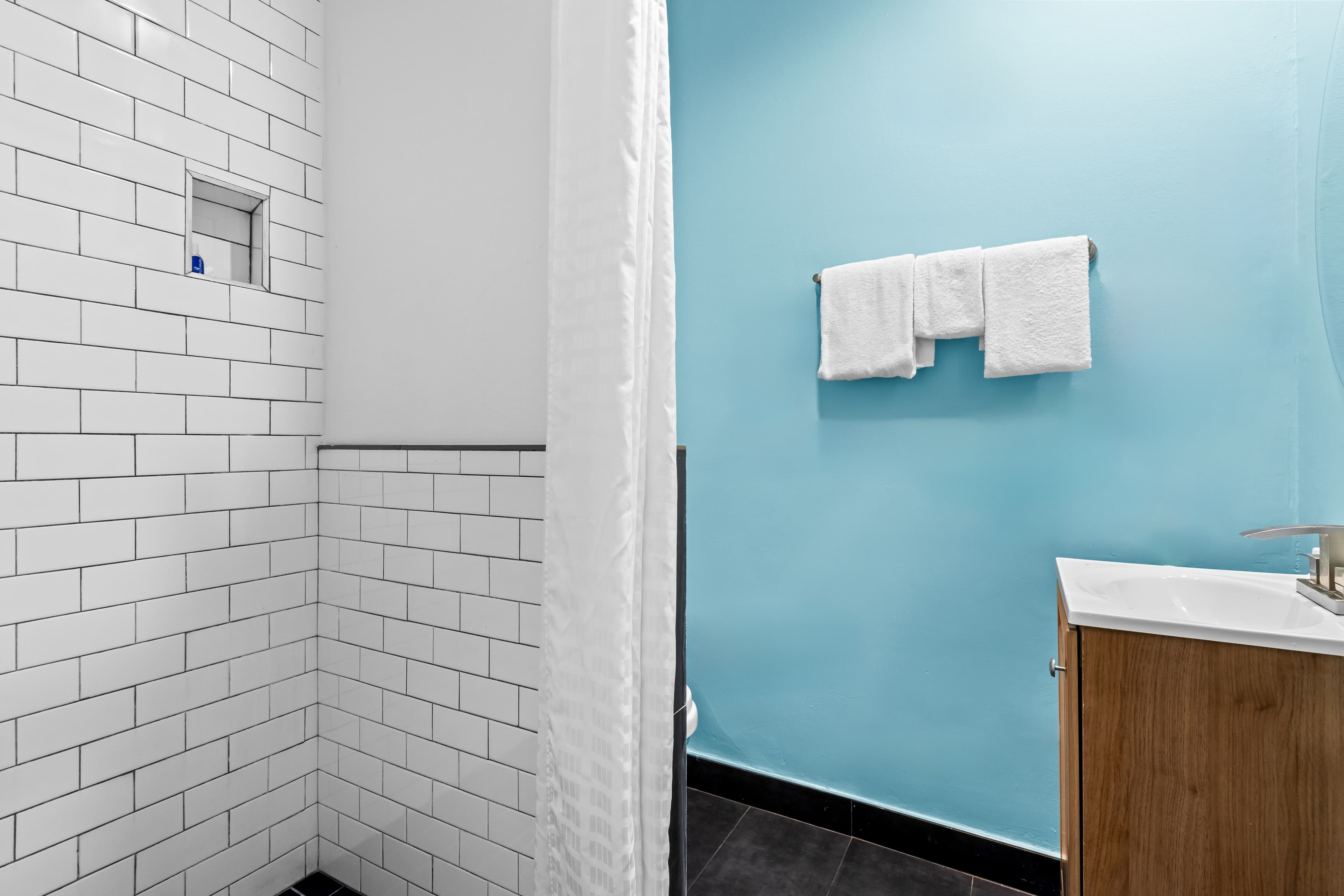 Rodeway Inn & Suites North Hollywood Burbank Airport - Universal Area - Image 5