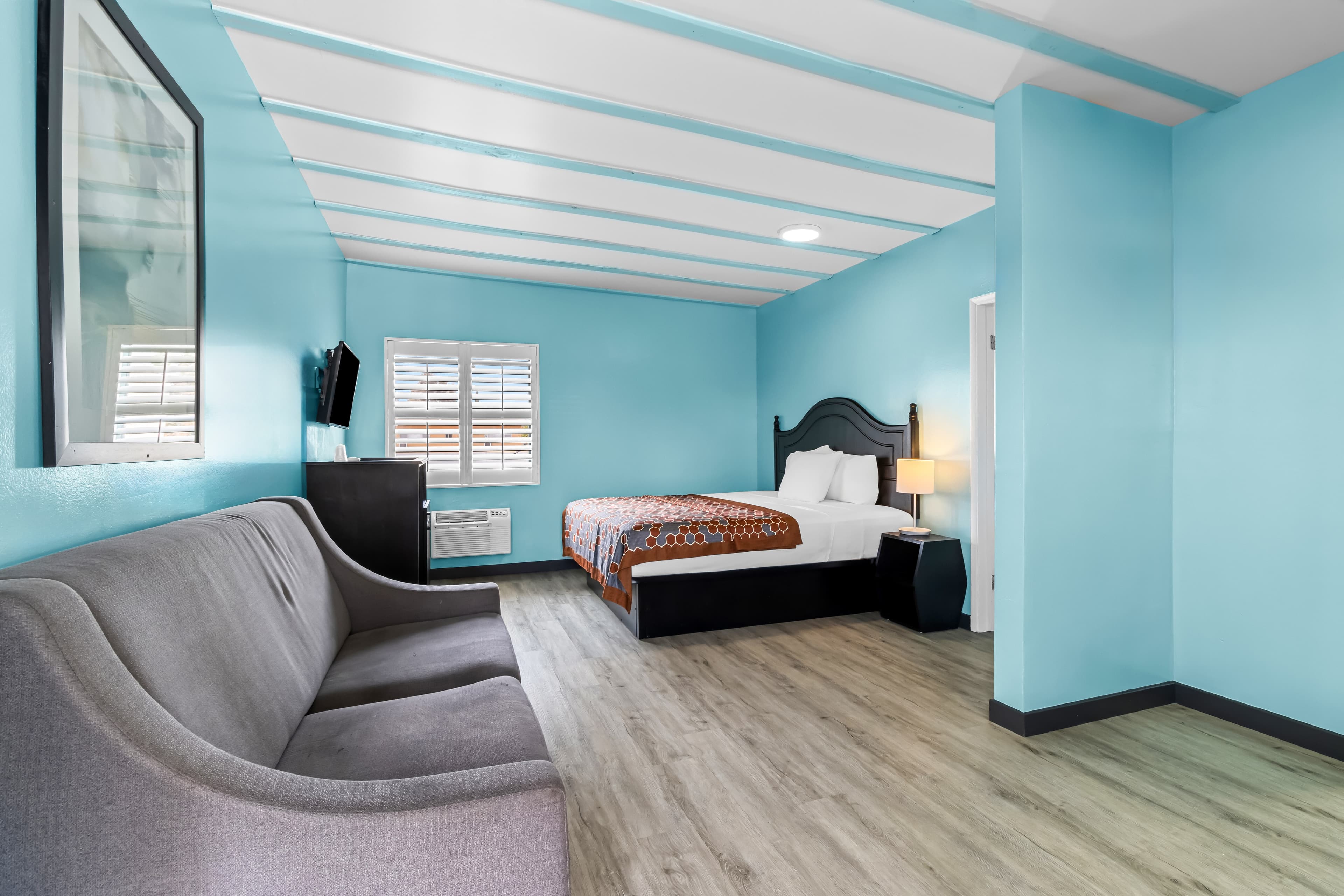 Rodeway Inn & Suites North Hollywood Burbank Airport - Universal Area — 10