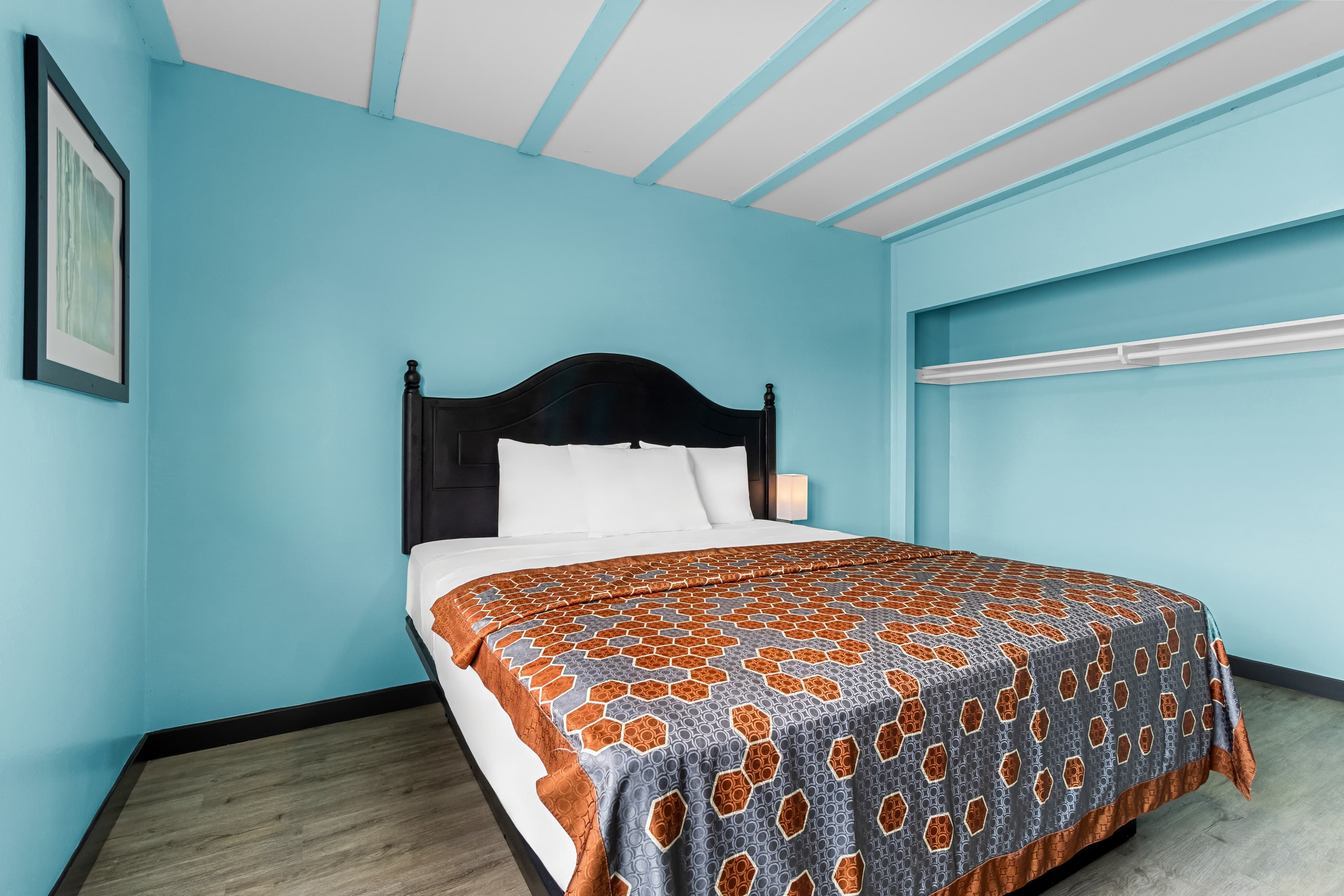 Rodeway Inn & Suites North Hollywood Burbank Airport - Universal Area — 13