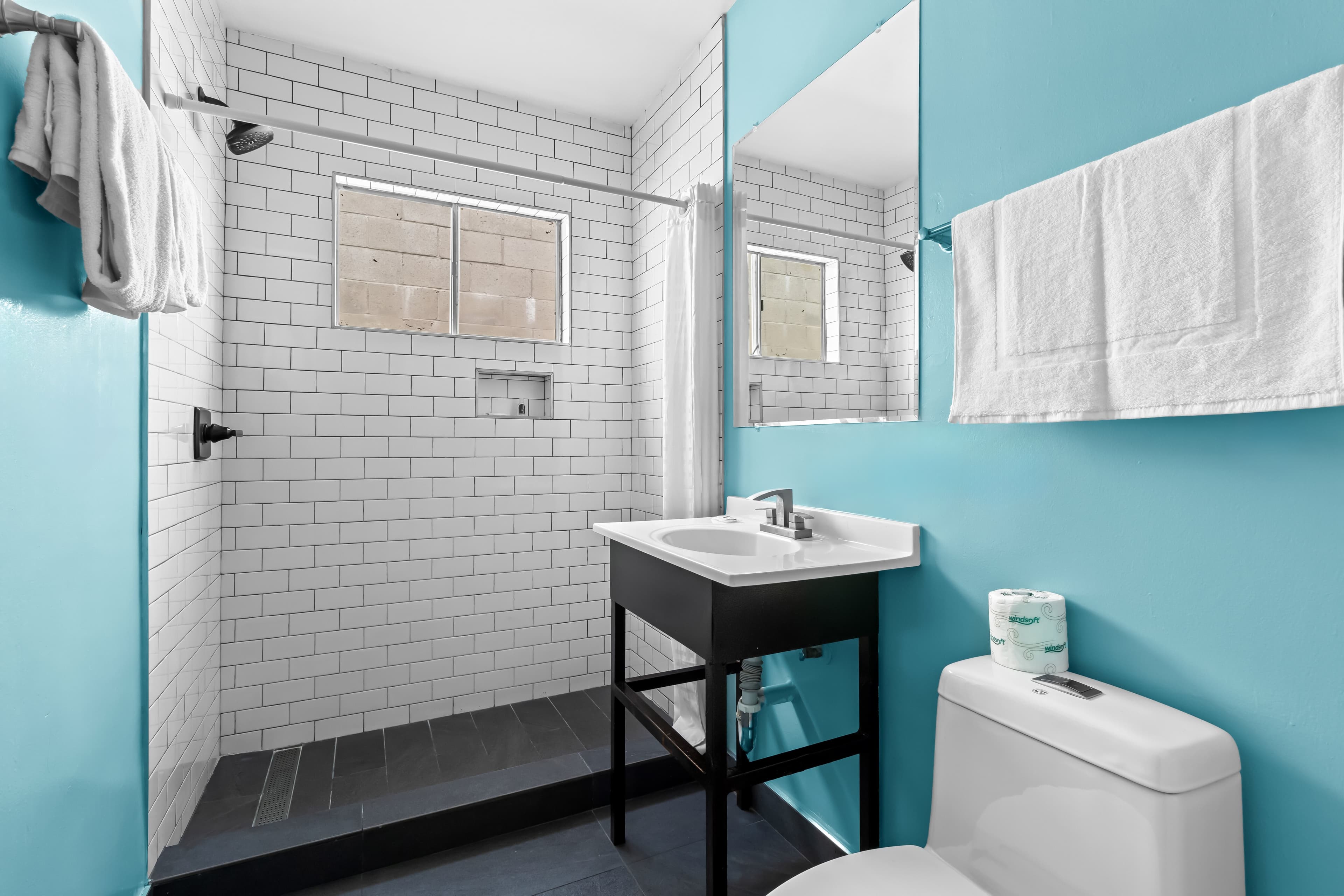 Rodeway Inn & Suites North Hollywood Burbank Airport - Universal Area — 14