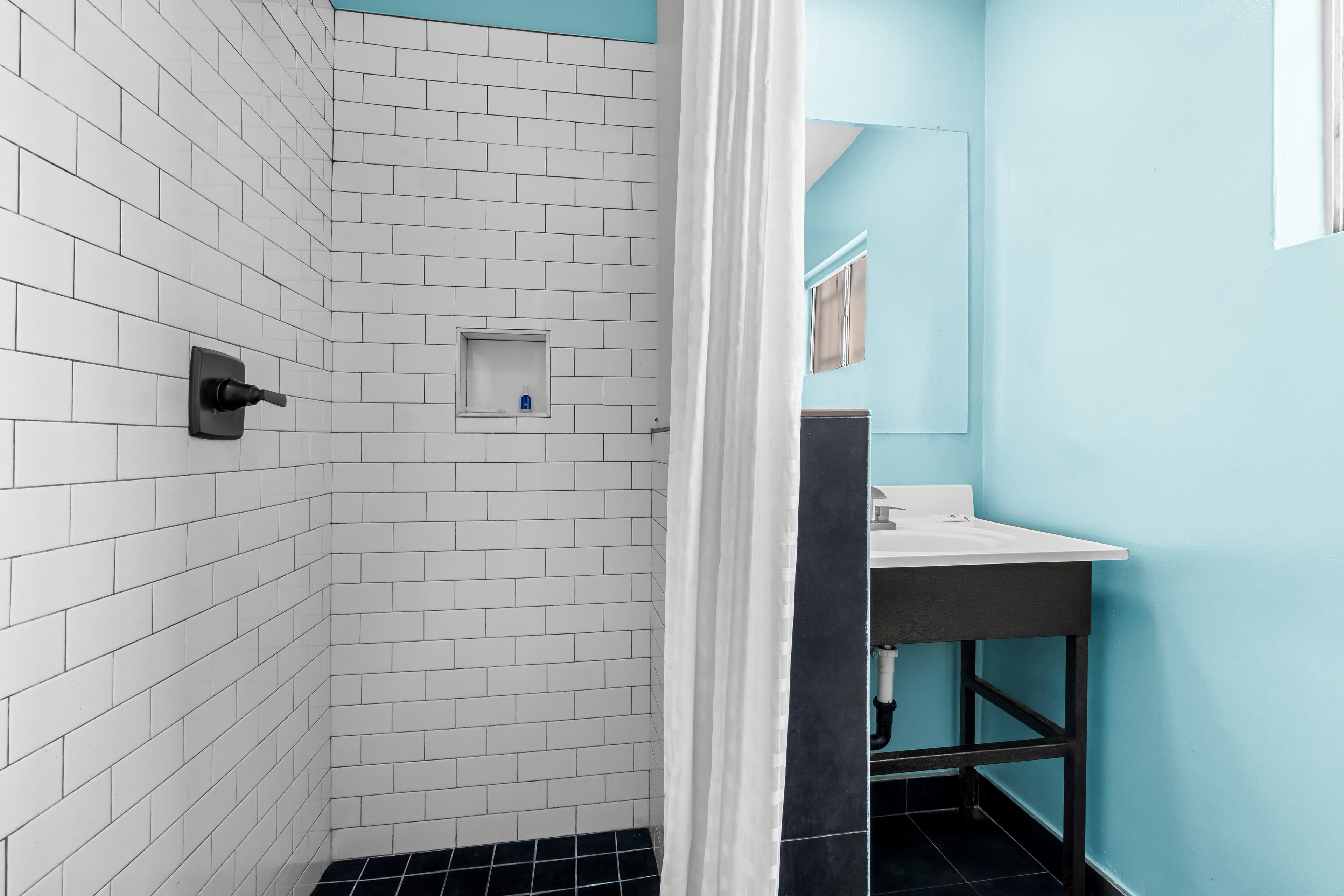 Rodeway Inn & Suites North Hollywood Burbank Airport - Universal Area — 17