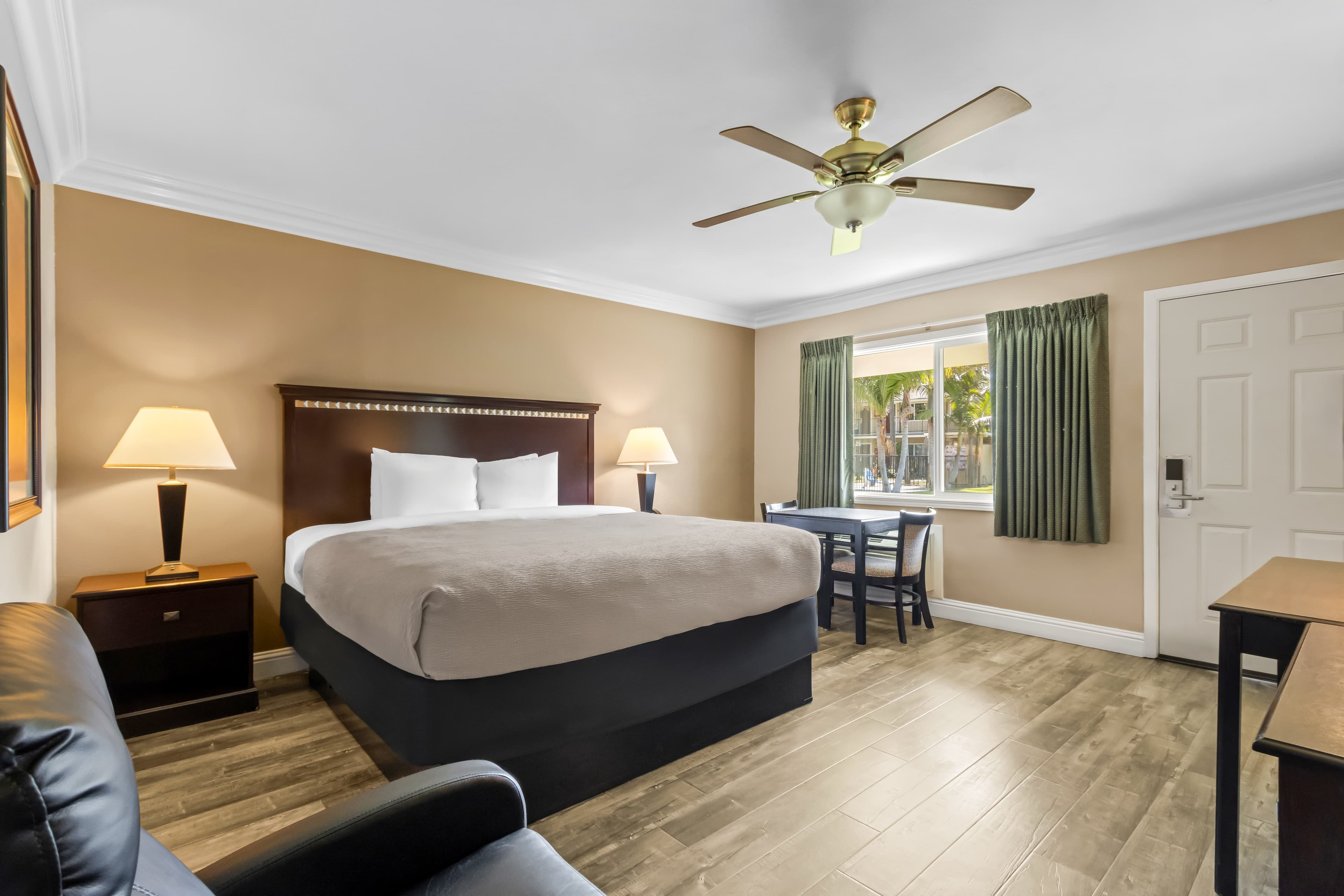 Quality Inn & Suites Santa Maria - Image 2