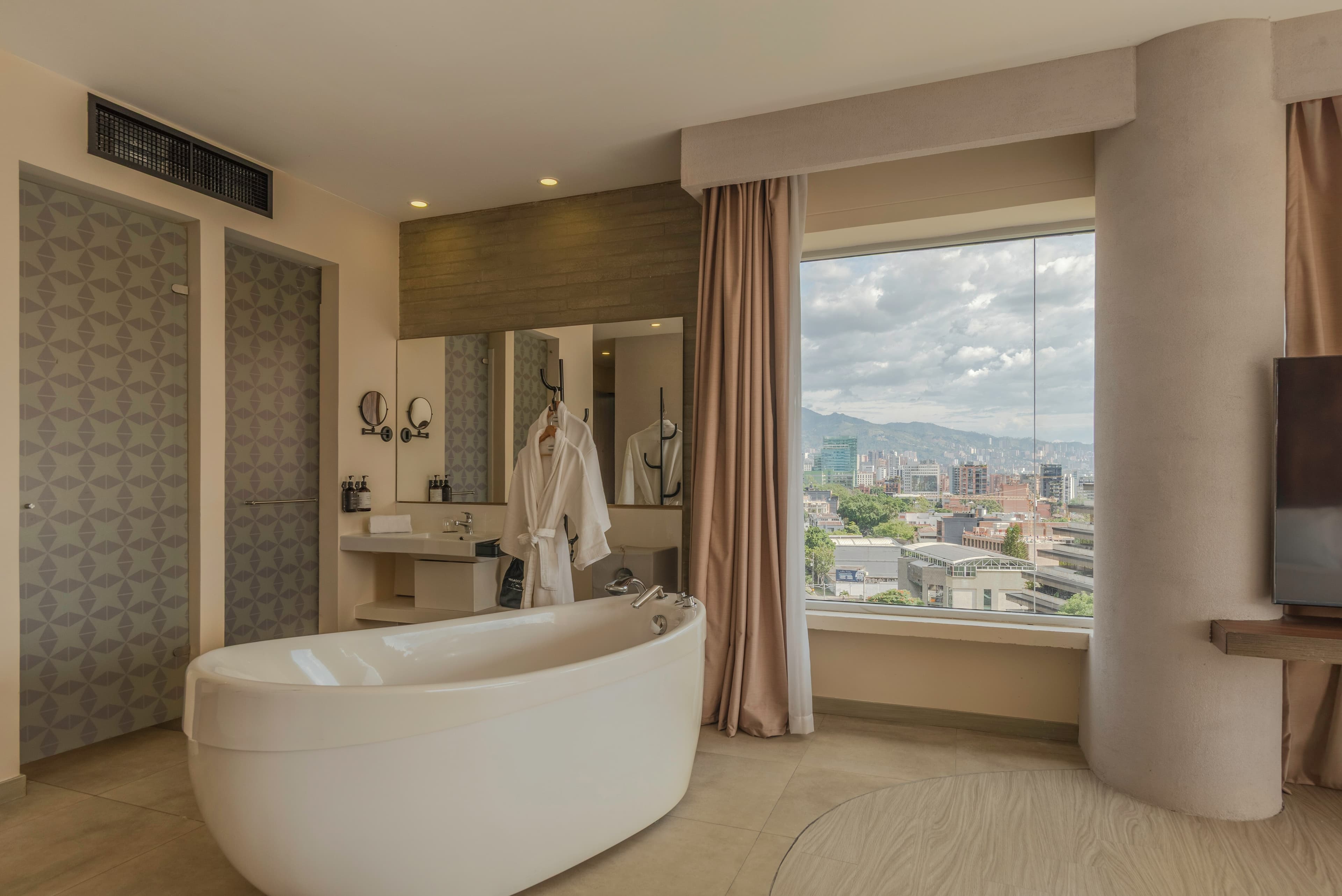 V Grand Hotel, a member of Radisson Individuals — 21