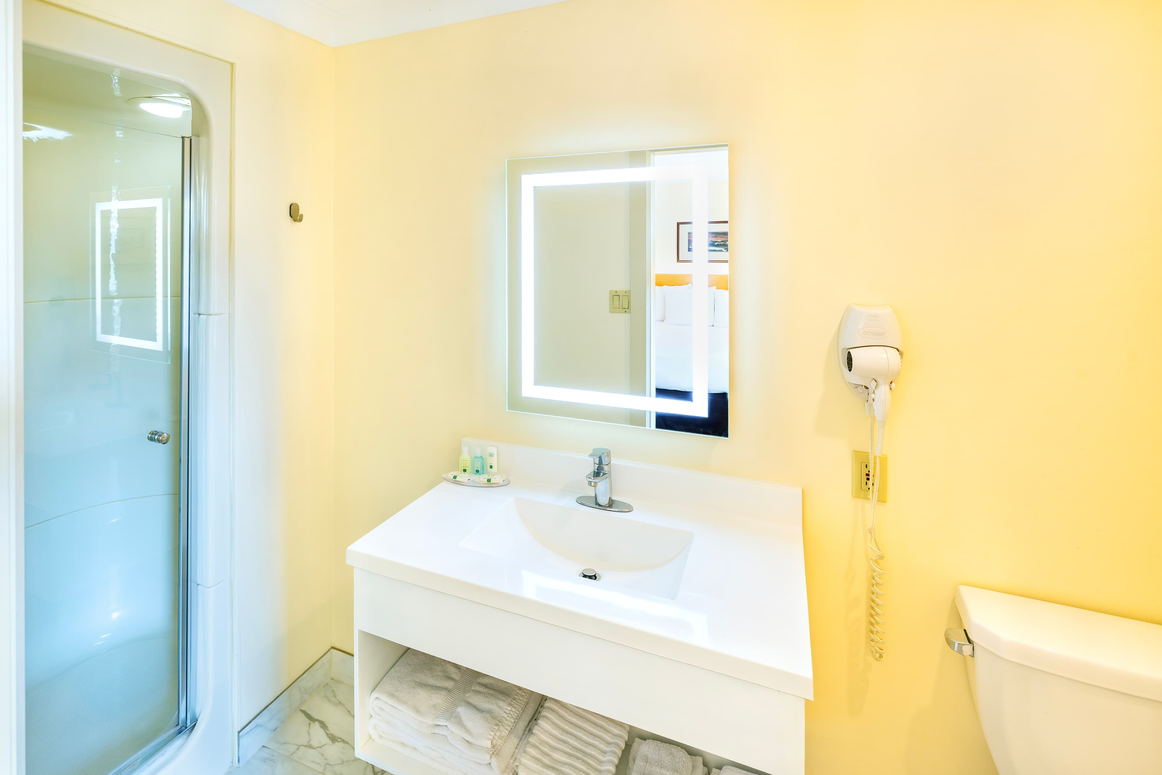 Quality Inn & Suites Garden of the Gulf - Image 4