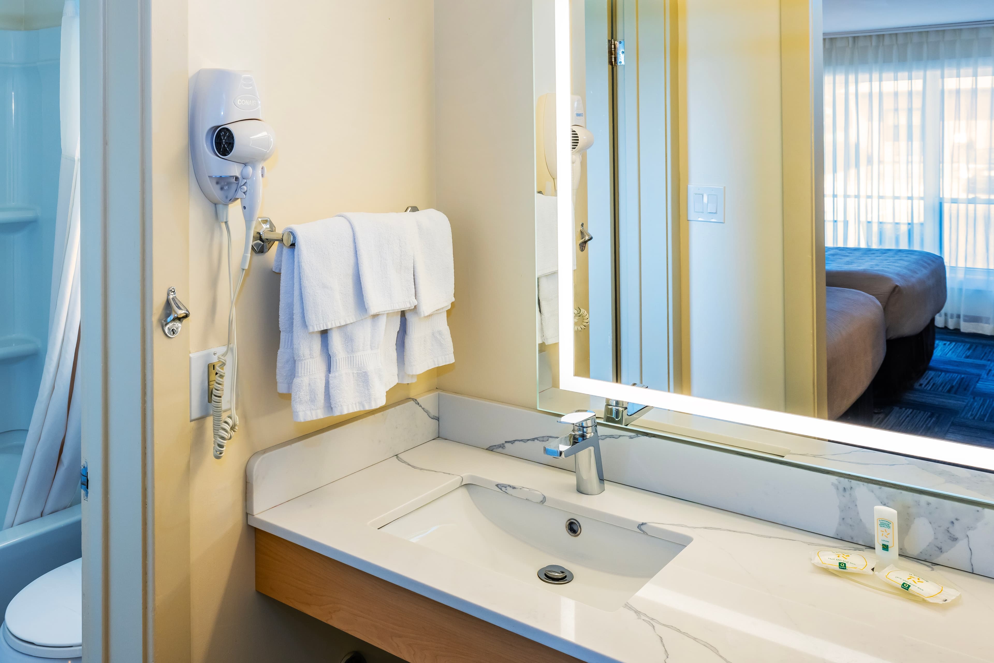 Quality Inn & Suites Garden of the Gulf — 10