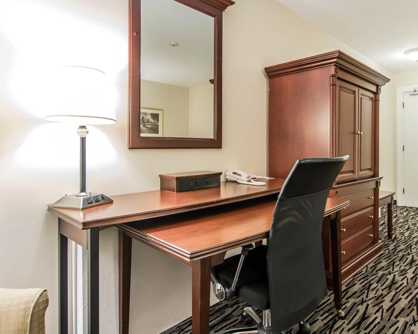 Econo Lodge - Image 3
