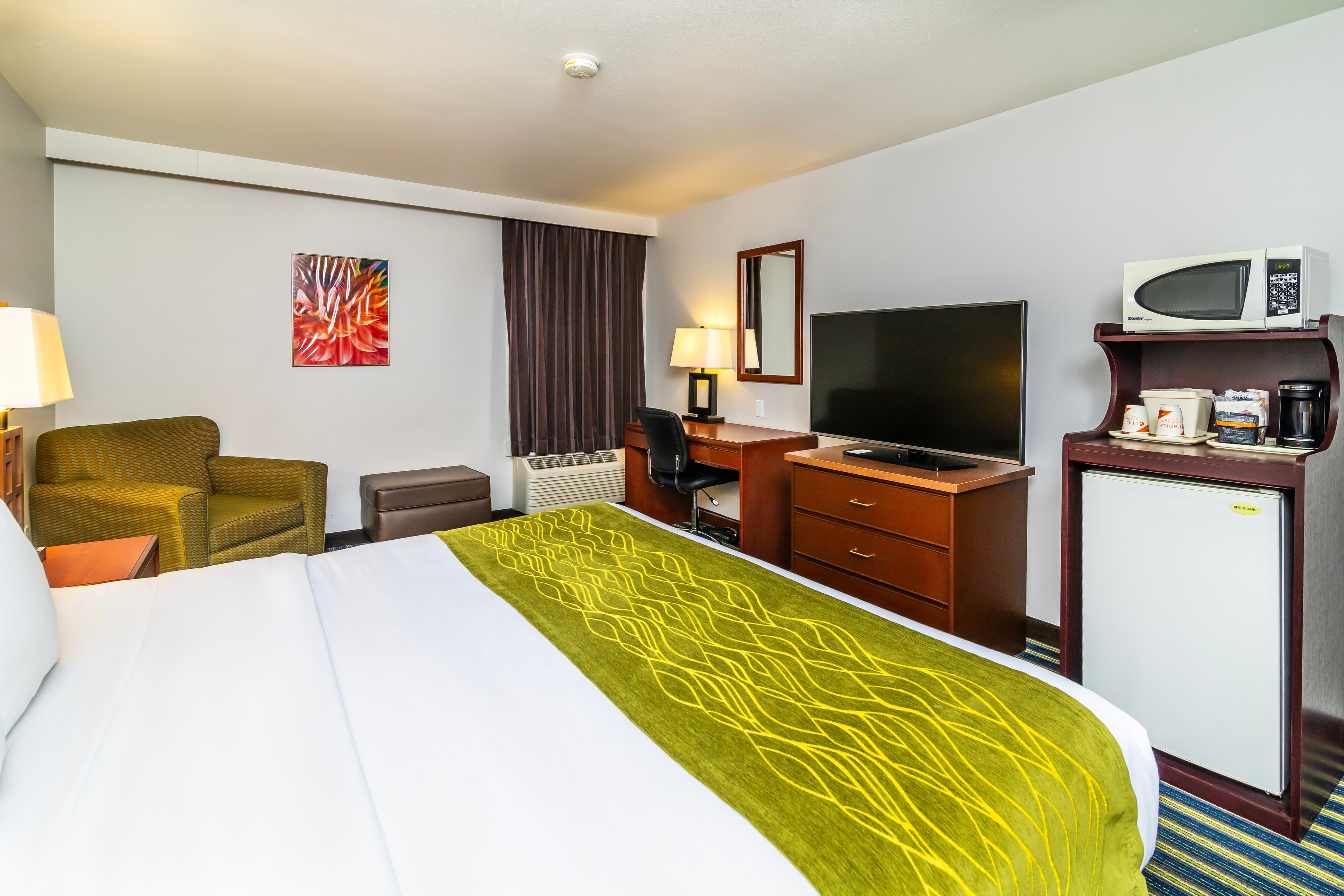 Comfort Inn & Suites - Image 2
