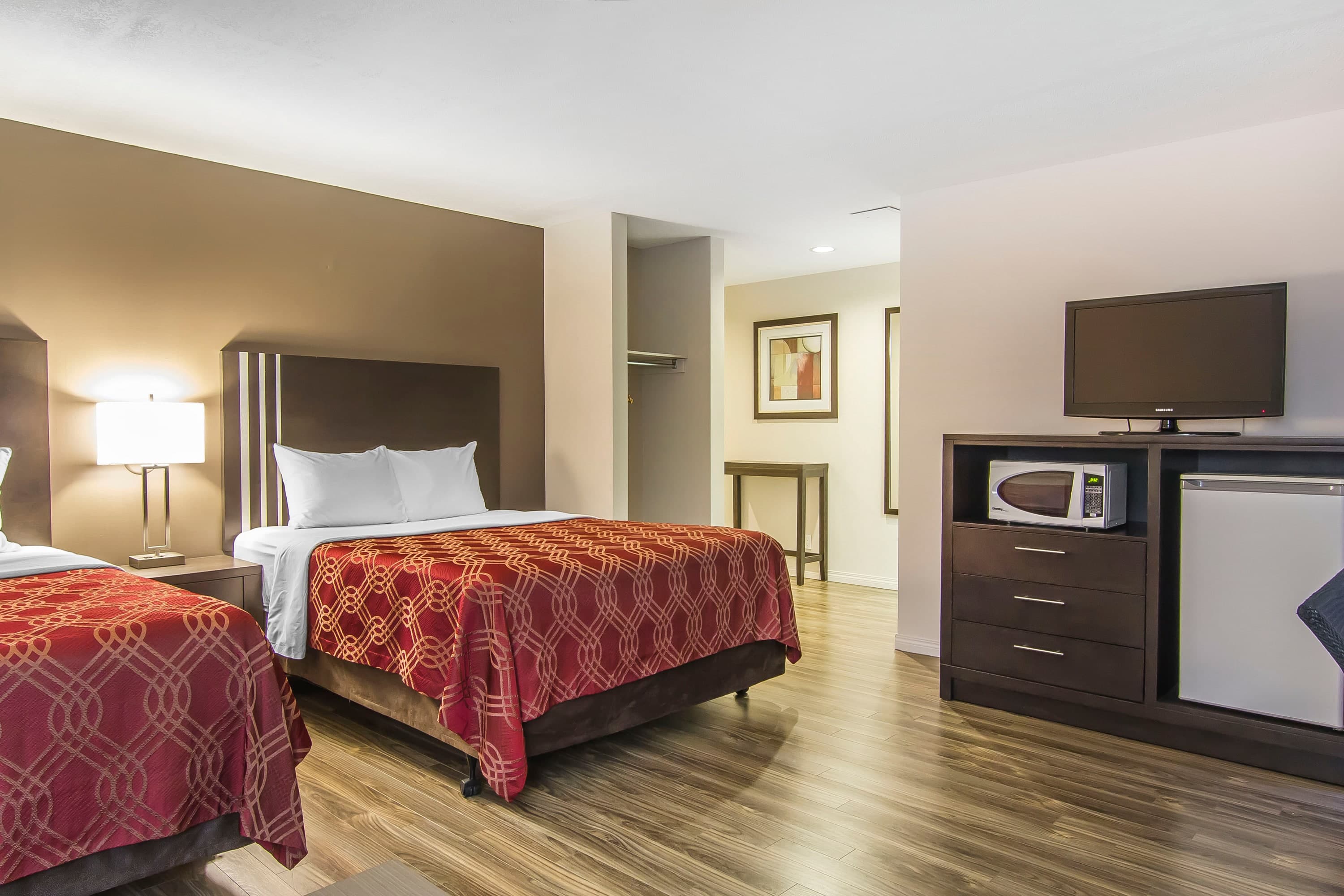 Econo Lodge Inn & Suites — 17