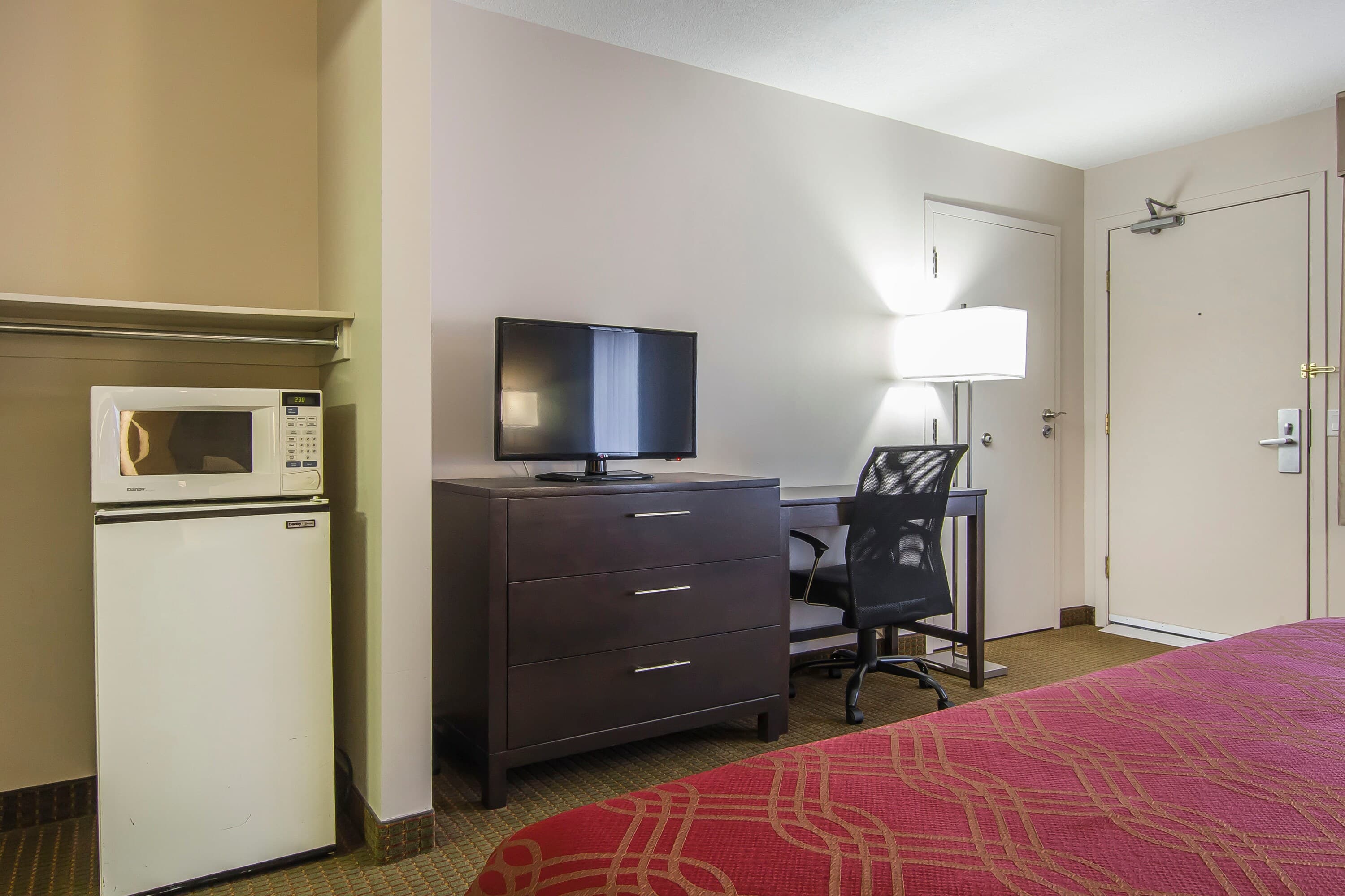 Econo Lodge Inn & Suites — 9