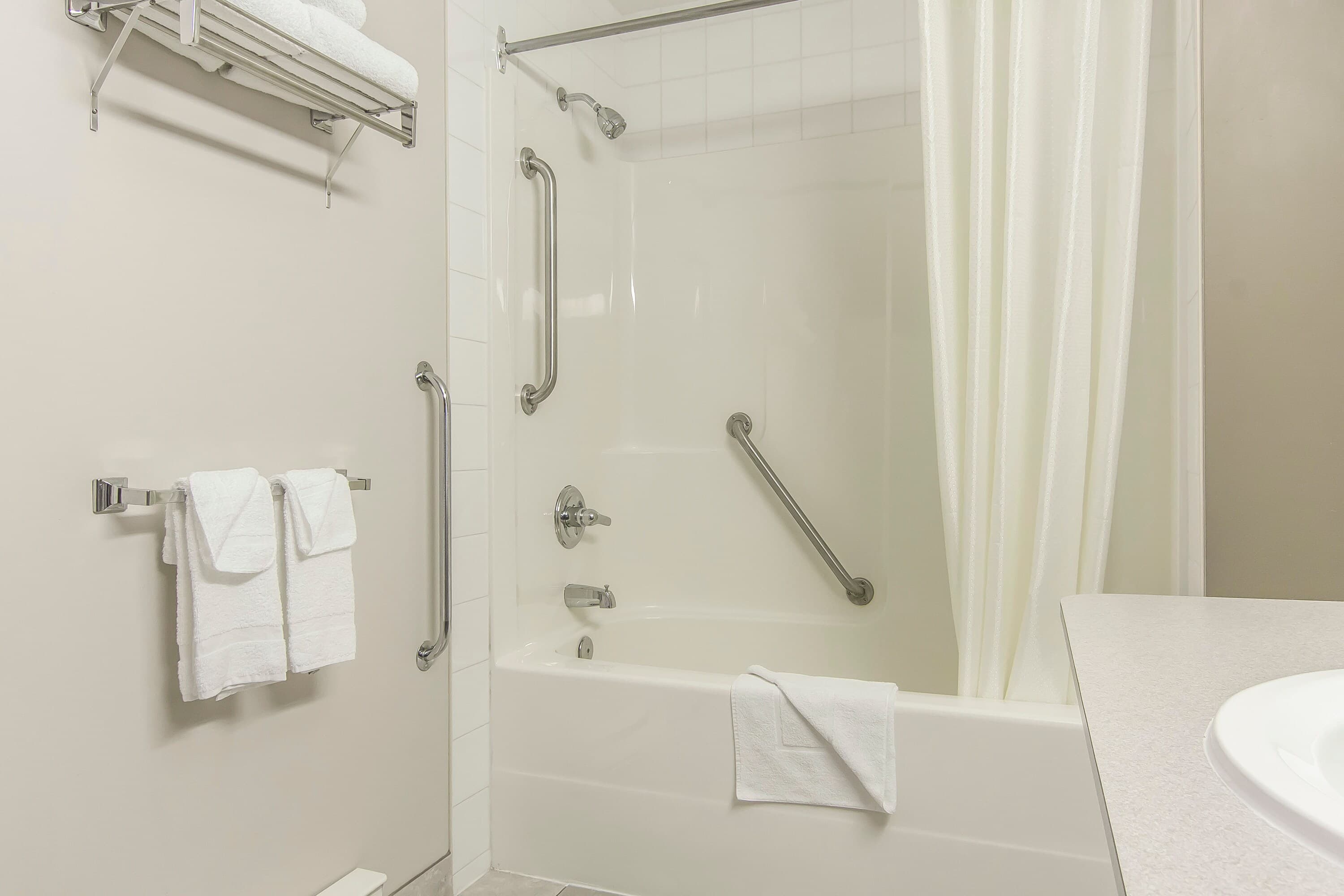 Econo Lodge Inn & Suites — 10
