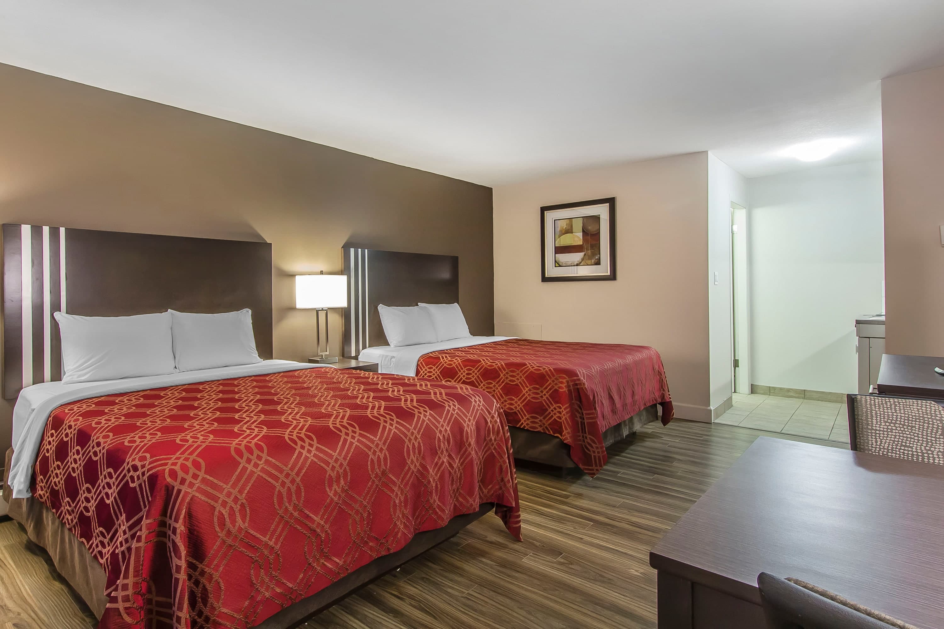 Econo Lodge Inn & Suites - Image 3