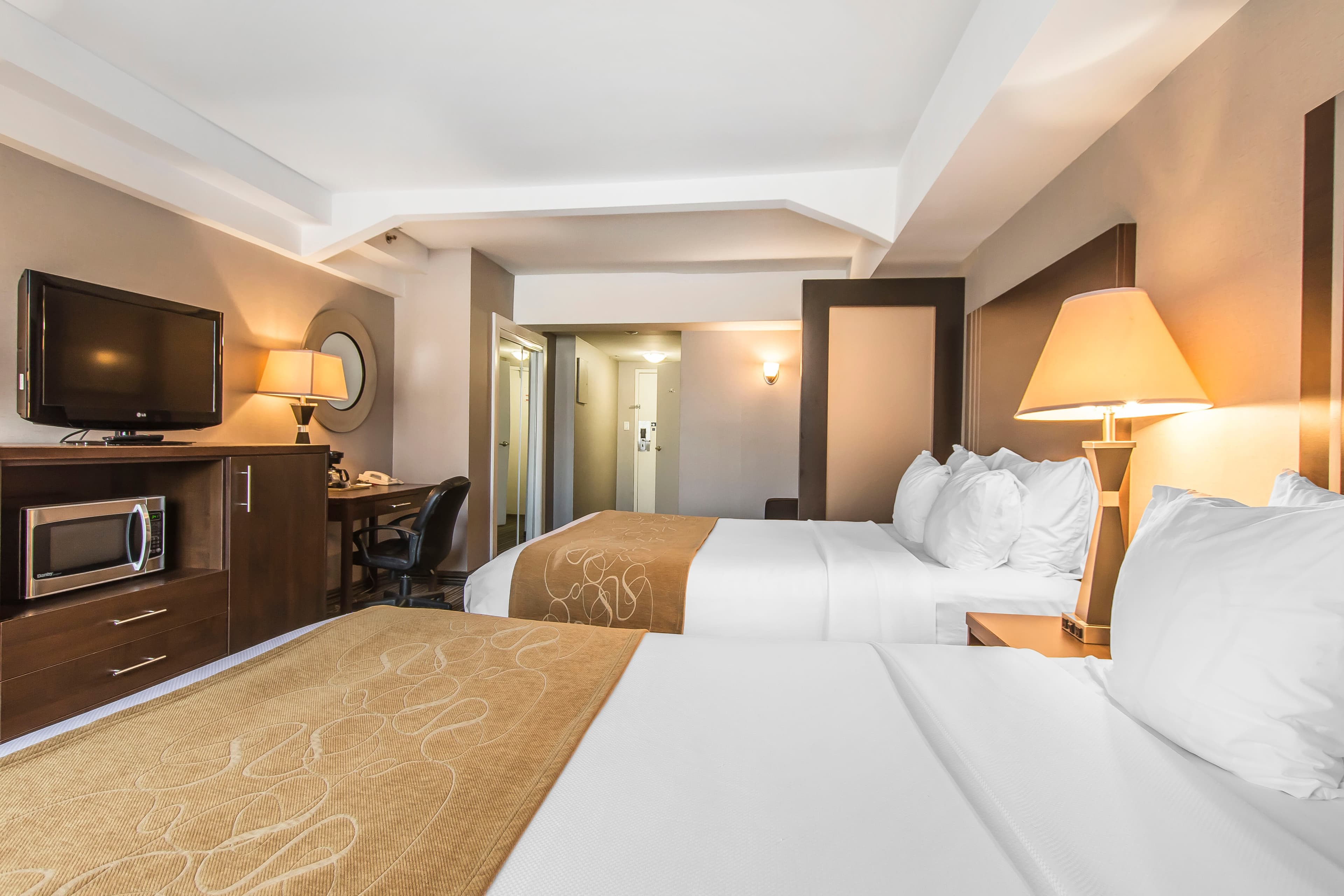 Comfort Suites Downtown — 9