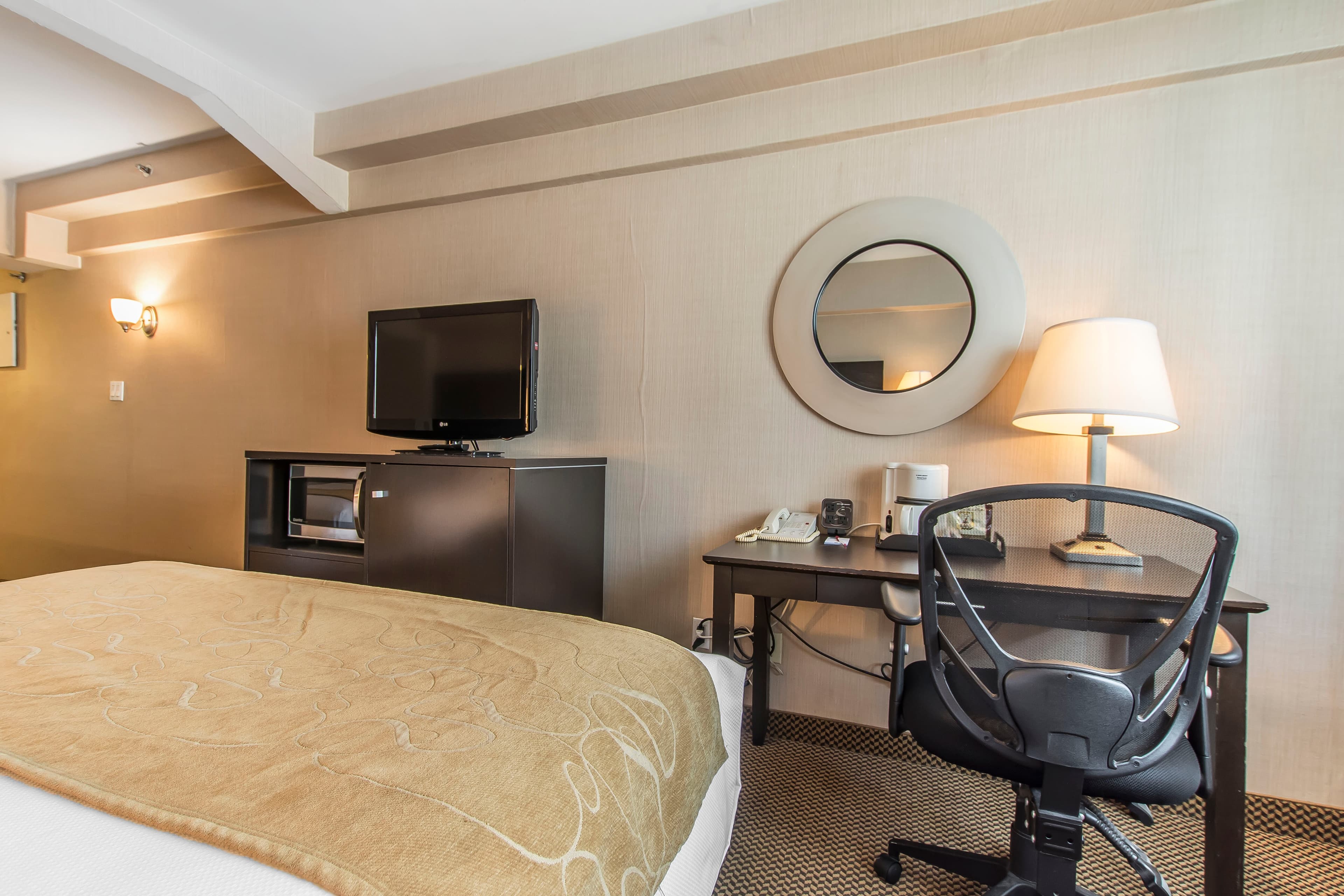 Comfort Suites Downtown — 12